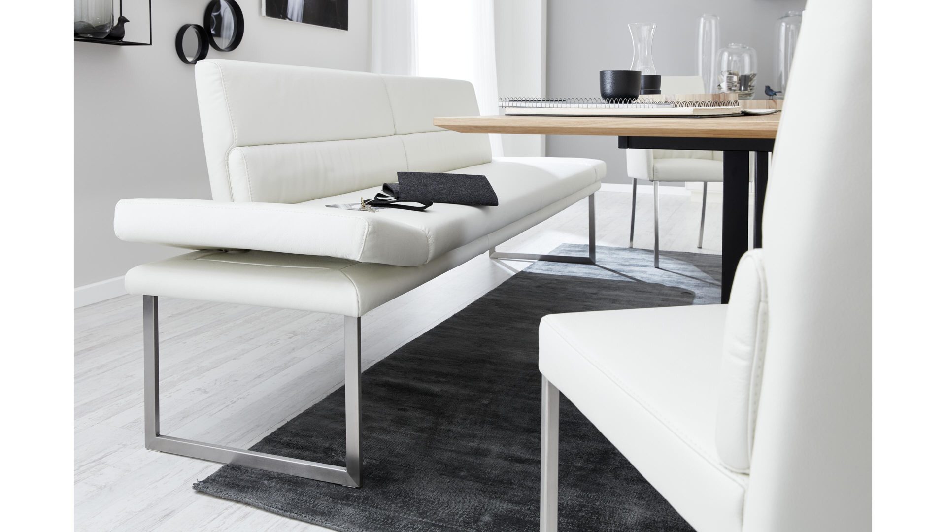 Interliving Esszimmer Serie 5601 Solobank Weisses Longlife Leder Casay