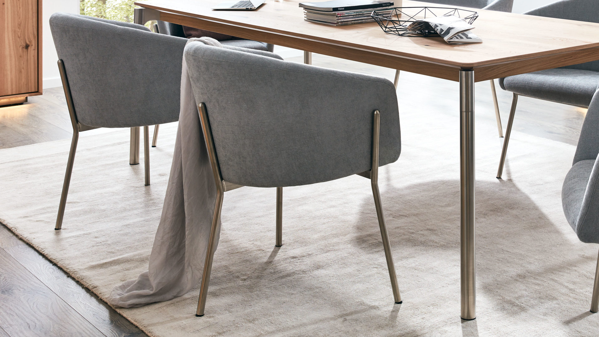 Interliving Esszimmer Serie 5103 Polsterstuhl Hellblauer Stoffbezug Waren