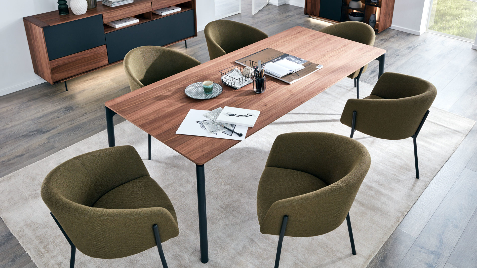 Interliving Esszimmer Serie 5103 Esstisch Colorado Nussbaum