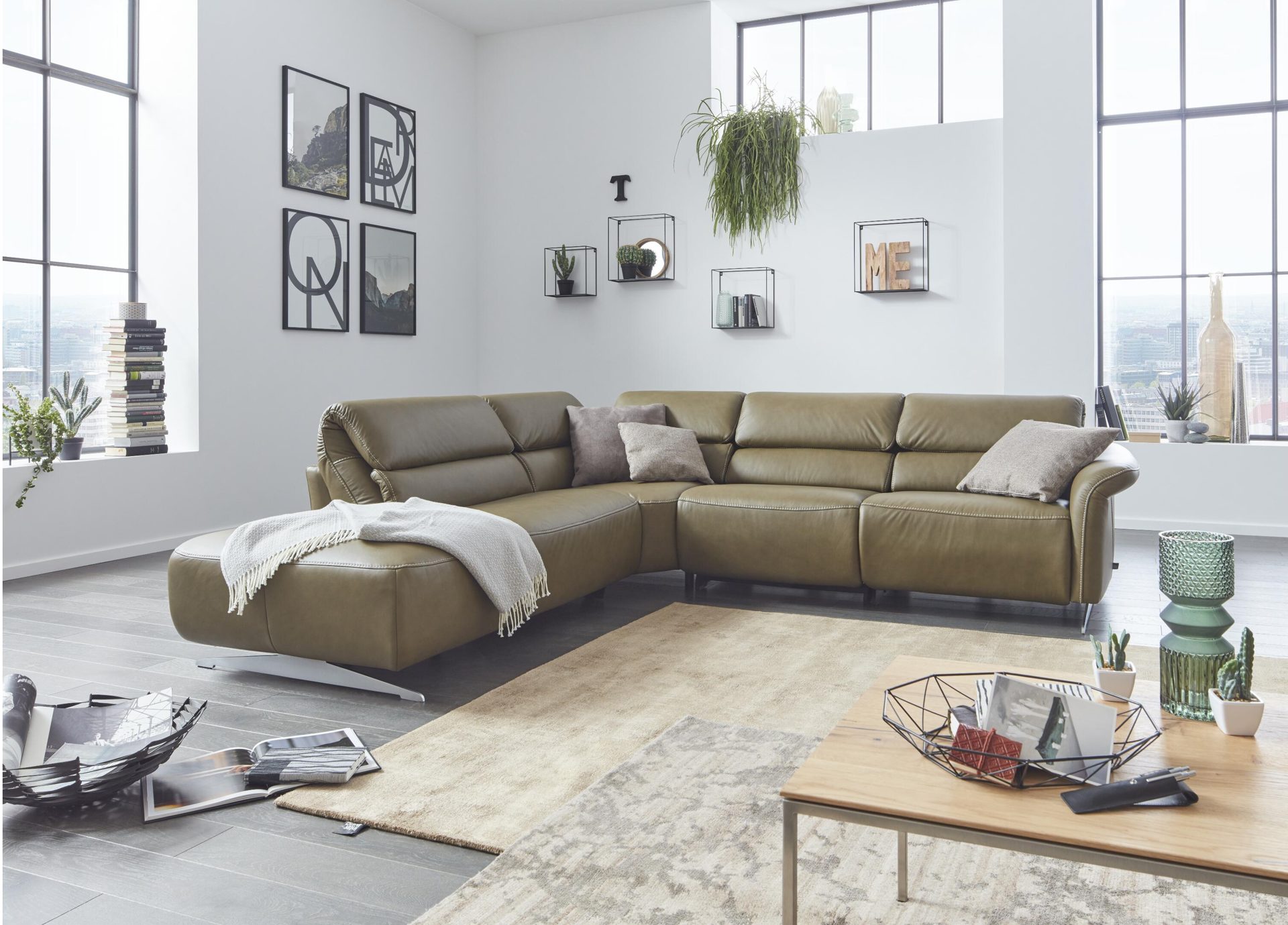 Interliving Sofa Serie 4053 Eckkombination Moosfarbenes Leder Vivre