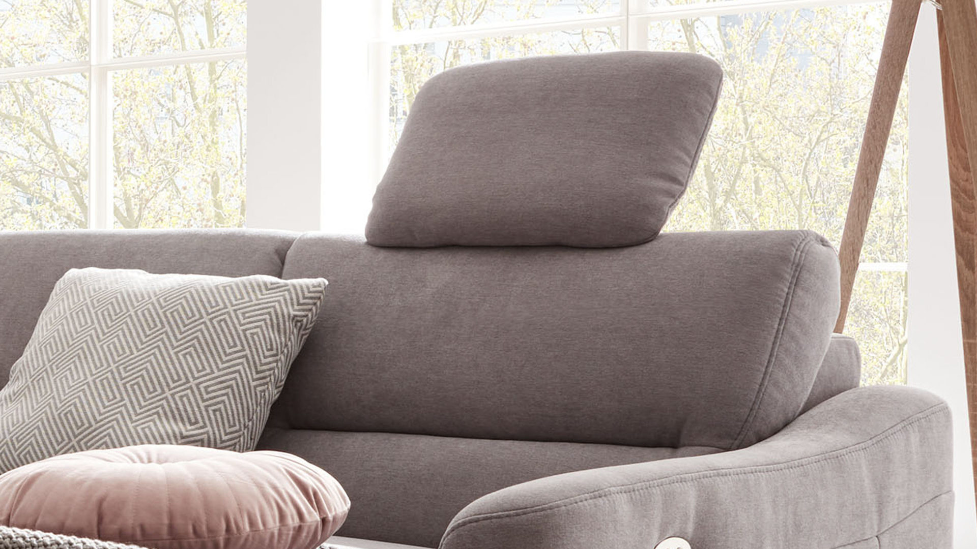 Interliving Sofa Serie 4305 Comfort Kopfstutze Cks Silberfarbener Bezug