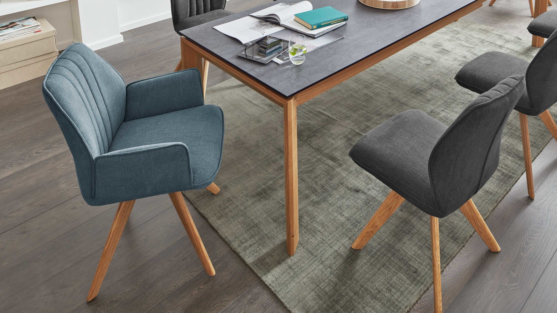 Interliving Esszimmer Serie 5102 Armlehn Polsterstuhl V112 Aquafarbener