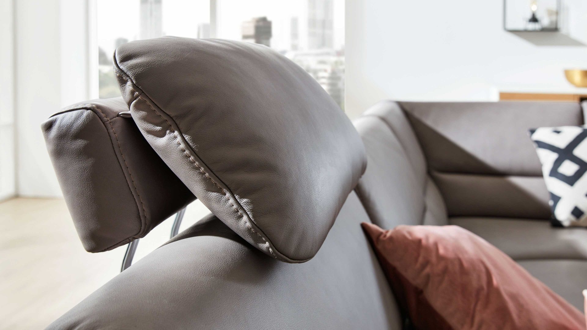 – granitfarbenes Premium-Kopfstütze Leder Sofa PKS, Serie Interliving 4355