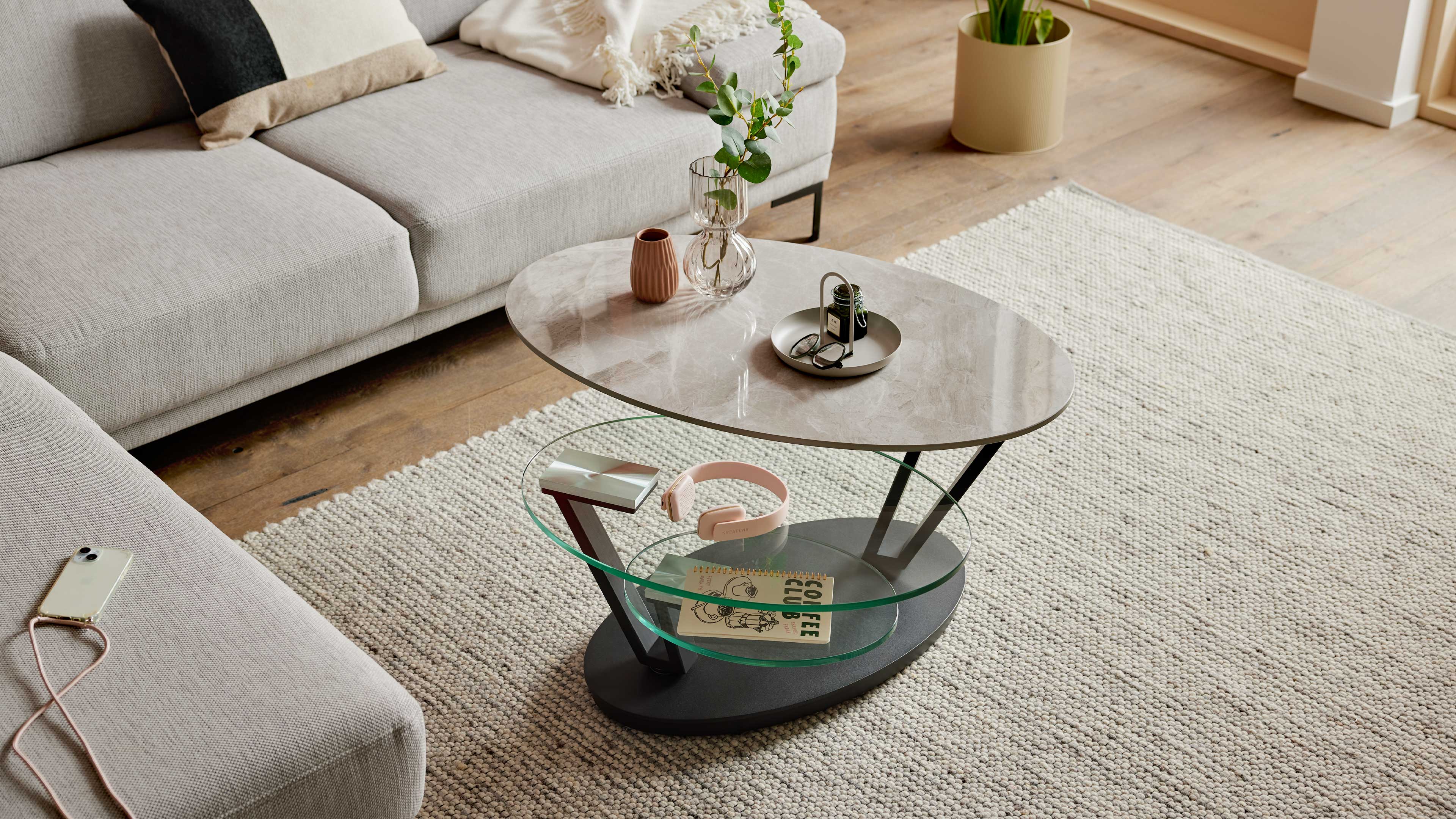 Couchtisch mit drehbarer Keramikplatte und schwarzem Sockel