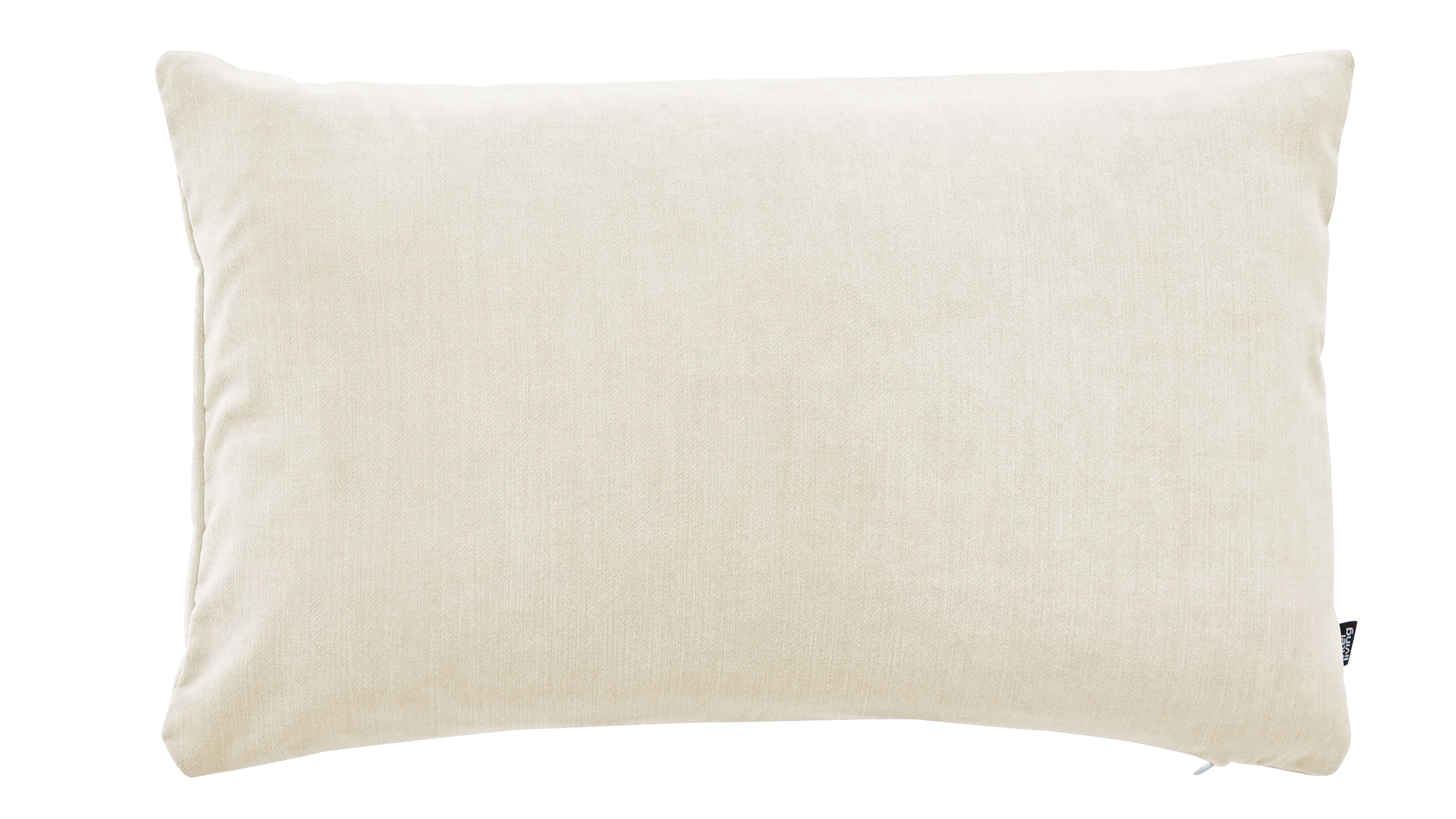Rechteckiges hellbeiges Kissen mit feiner Stoffstruktur, sichtbarem Reißverschluss unten rechts und schwarzem Markenlabel.