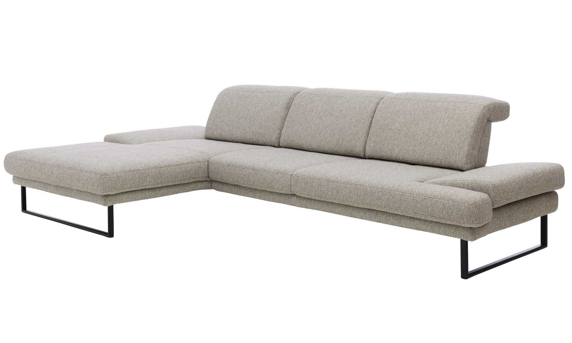 Ecksofa mit runden schwarzen Metallfüßen und Stoff in Silber
