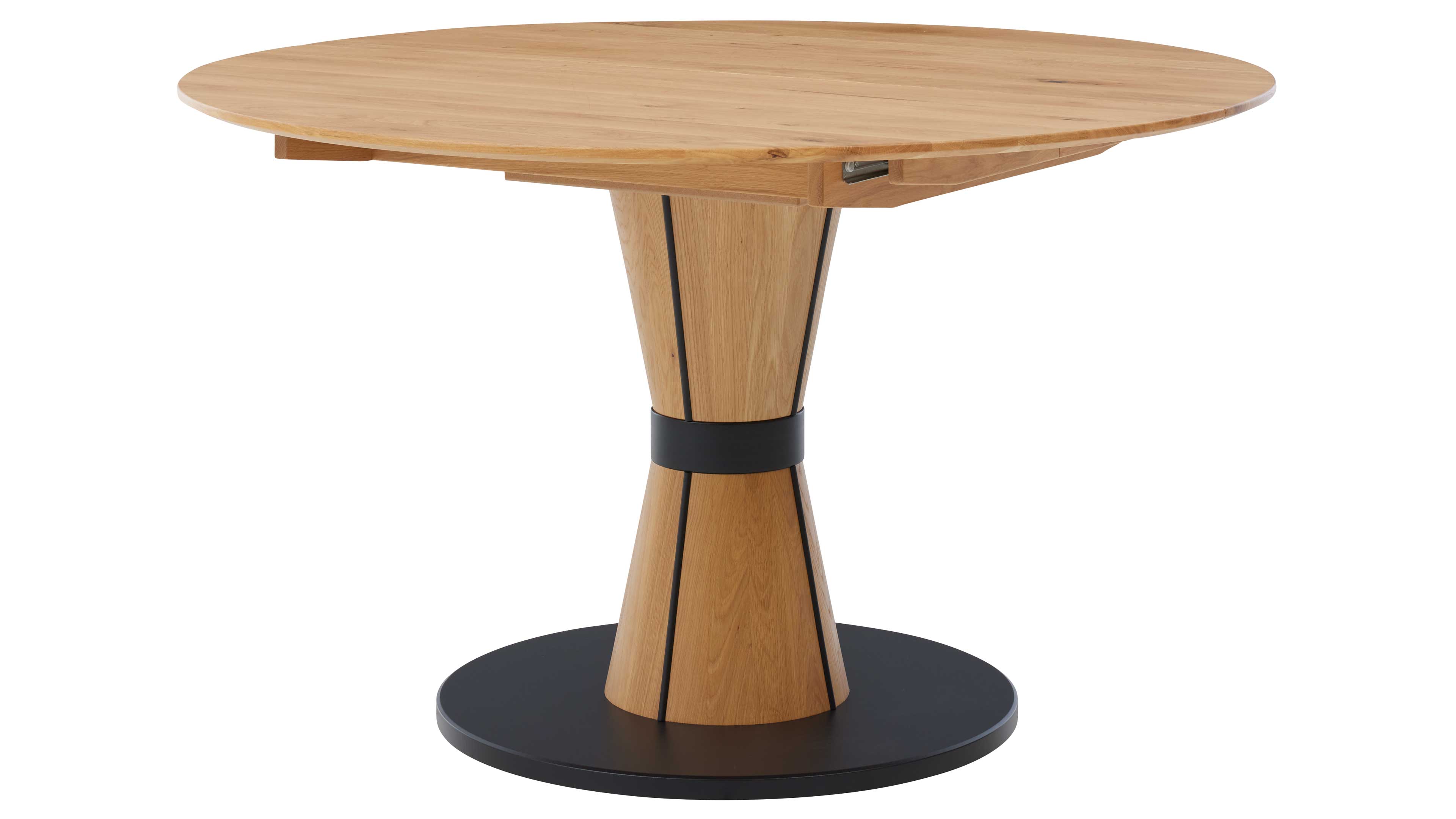 Runder Esstisch aus hellem Holz mit rundem Tischblatt, konischem Mittelfuß mit schwarzen Fugen und schwarzem Bodenring.
