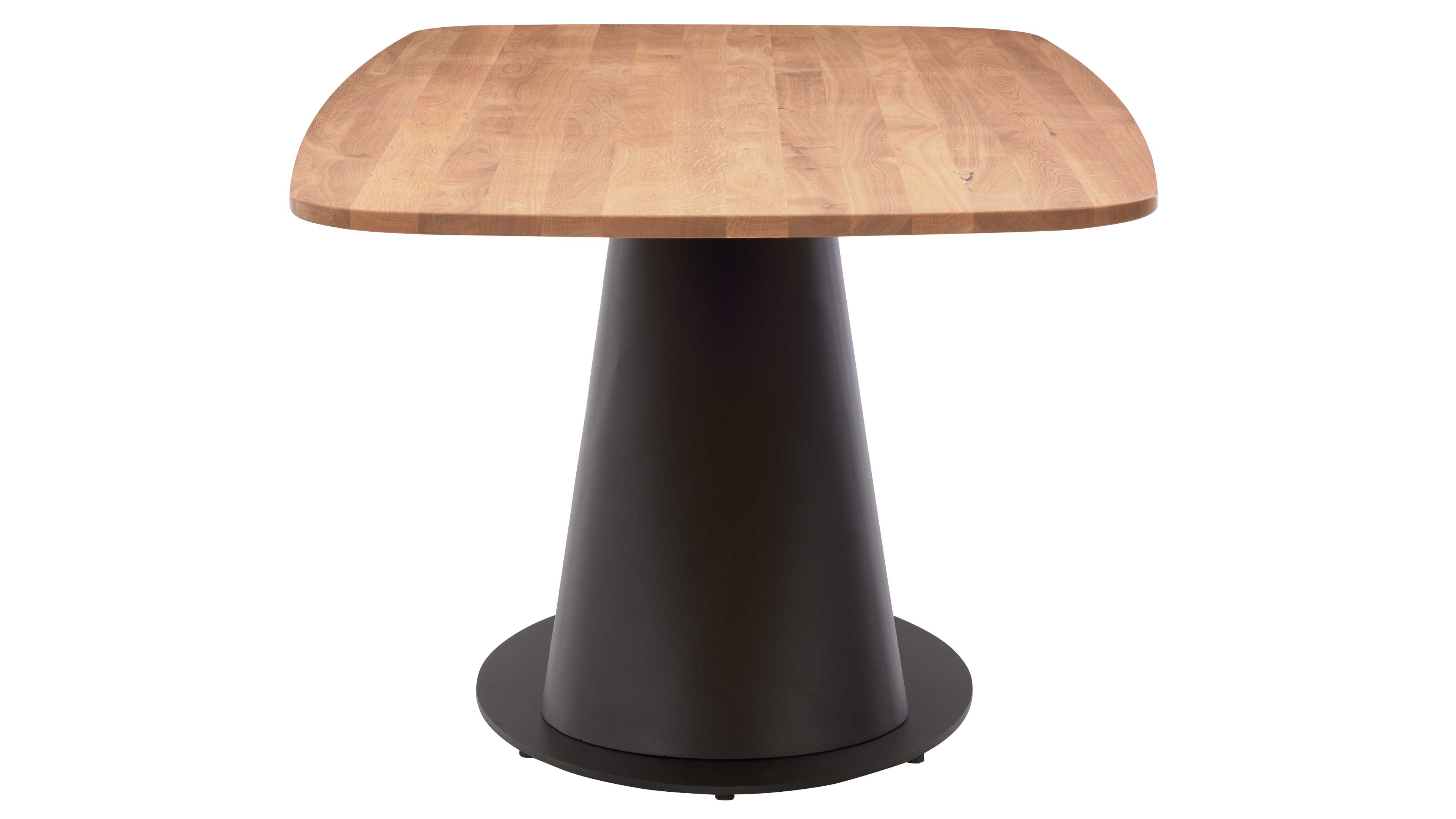 Tisch mit abgerundeter rechteckiger Tischplatte aus hellem Holz und schwarzem konischem Mittelfuß auf runder Bodenplatte.