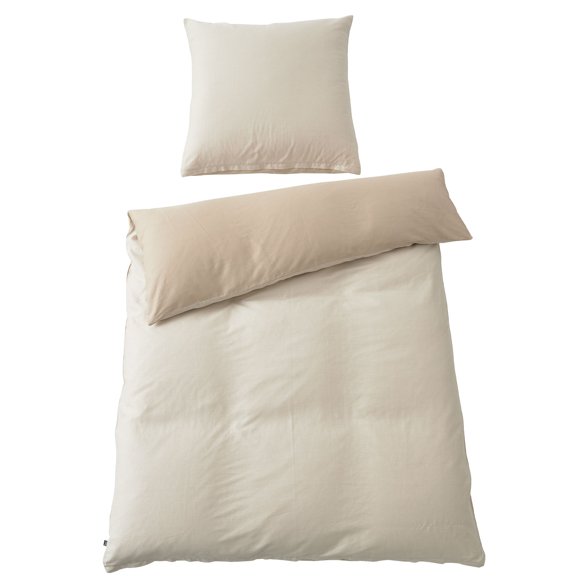 Bettbezug mit umgeklapptem oberen Rand und passendes quadratisches Kissen in zwei abgestuften Beige- und Cremetönen.
