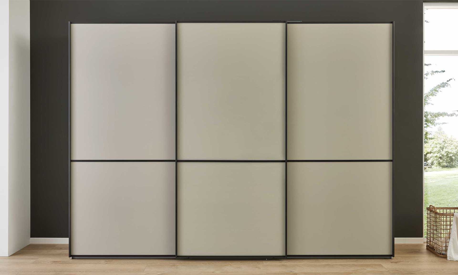 Schwebetürenschrank Beige-Grau mit matten Fronten und schwarzer Metallelementen