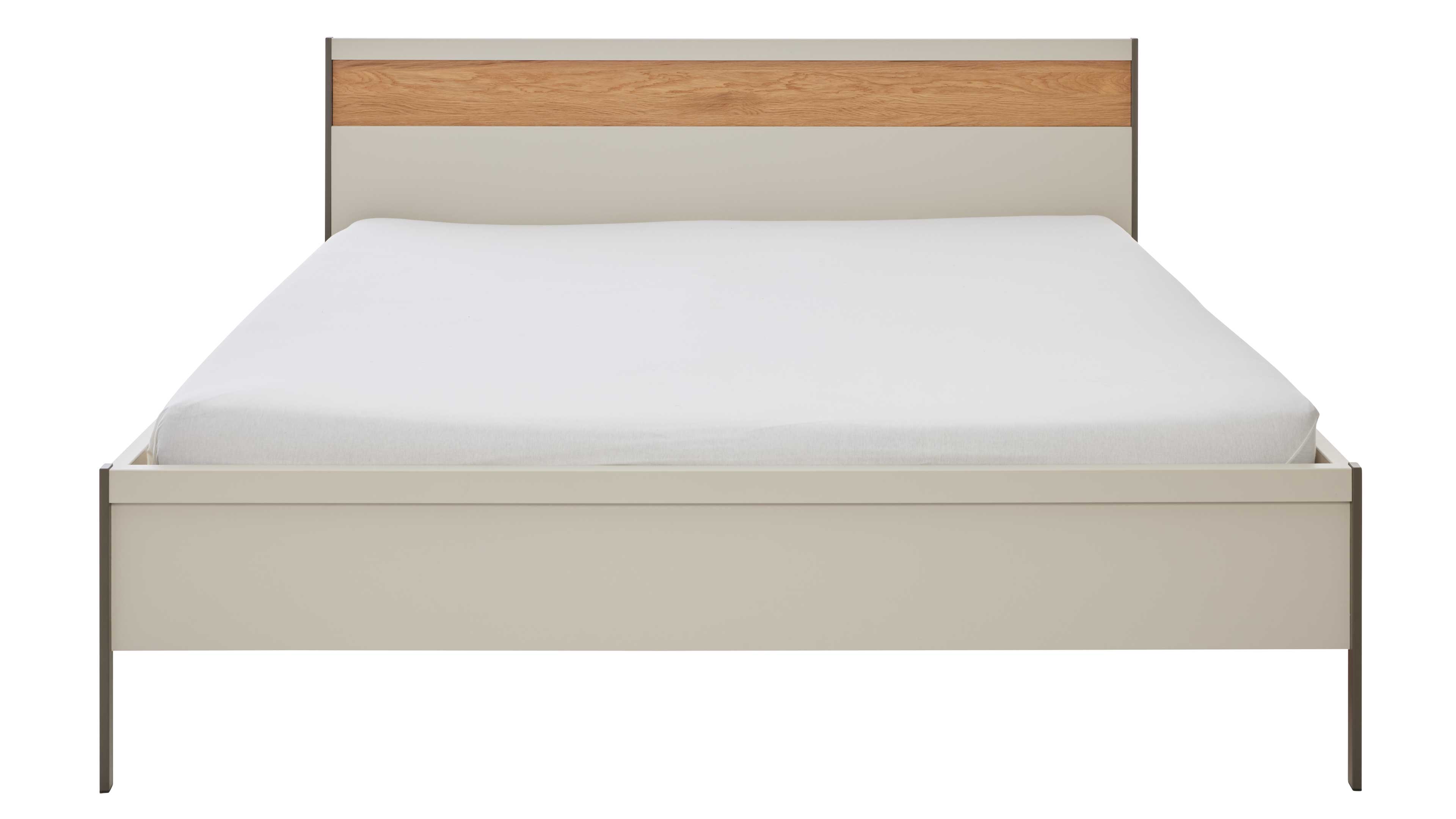 Vierteiliges Schlafzimmer mit Bett, Nachtkonsolen und großem Kleiderschrank in hellem Grau mit Holzakzenten