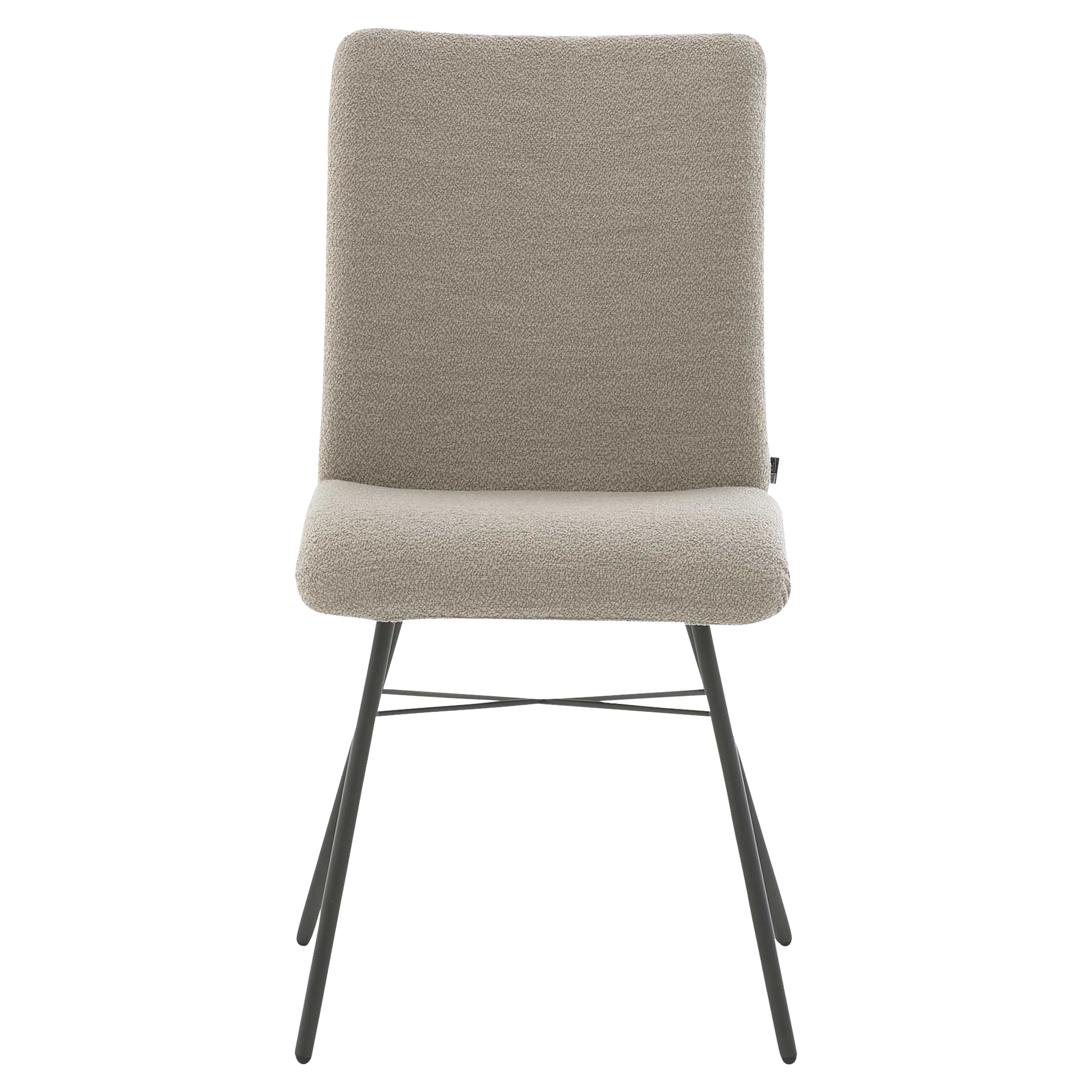 Hellbeige, gepolsterter Stuhl mit hoher Rückenlehne und strukturierter Stoffbespannung, schwarzen Metallbeinen mit gekreuzten Verstrebungen.