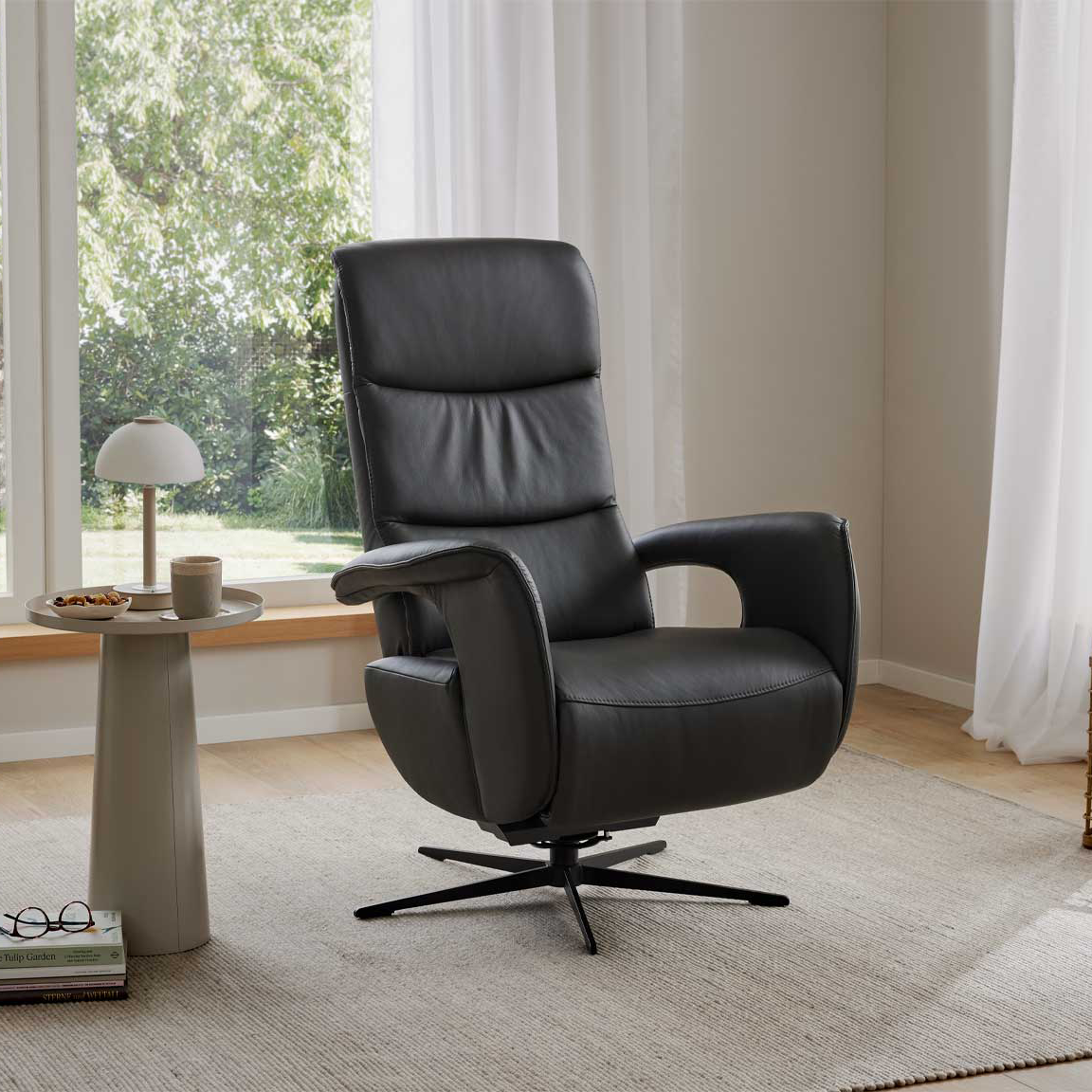 Relaxsessel in Glattleder Anthrazit, motorischer Relaxfunktion und Akku in Small