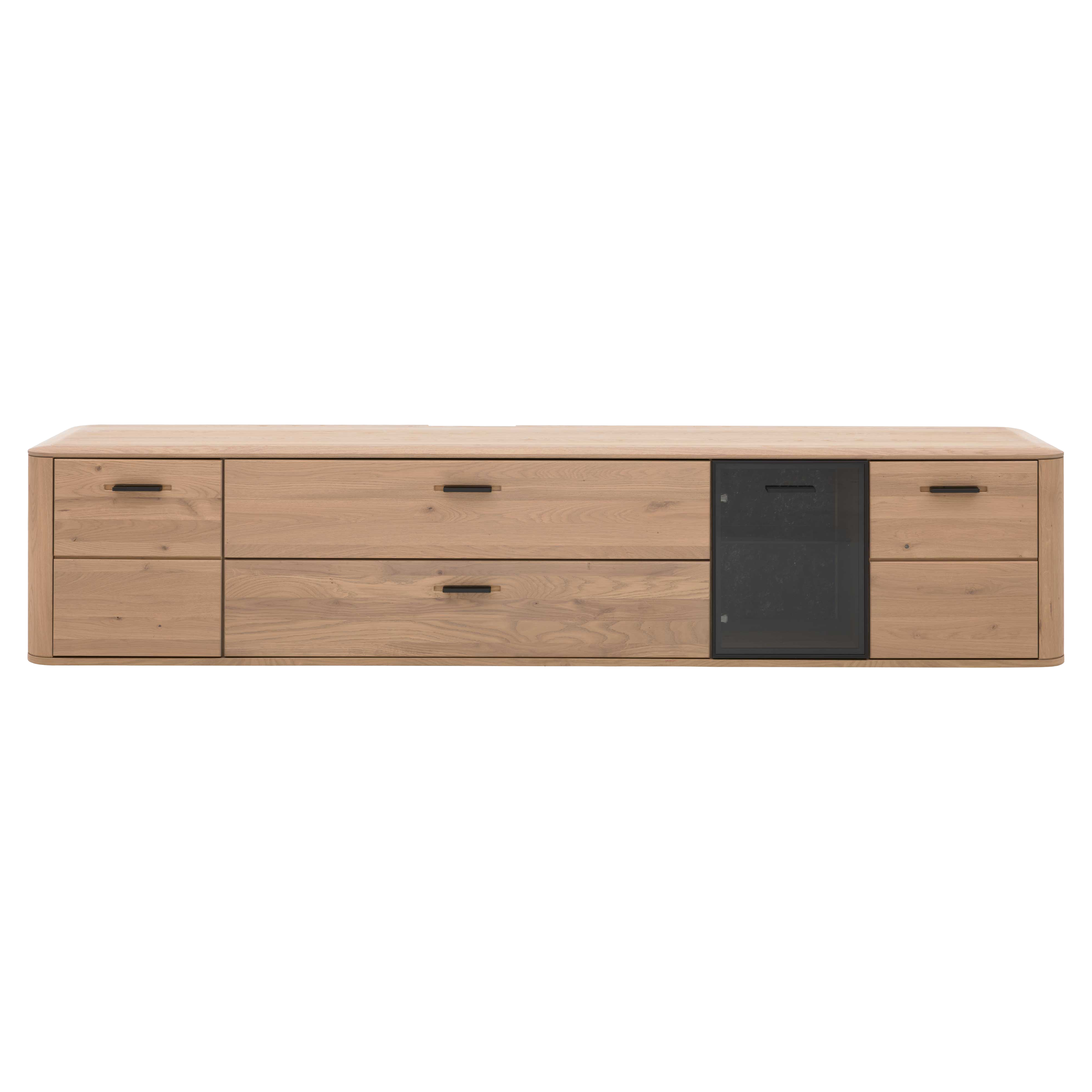 Lowboard aus hellem Holz mit abgerundeten Ecken, sechs Schubladen, einer schwarzen Glastür und schmalen schwarzen Griffen.