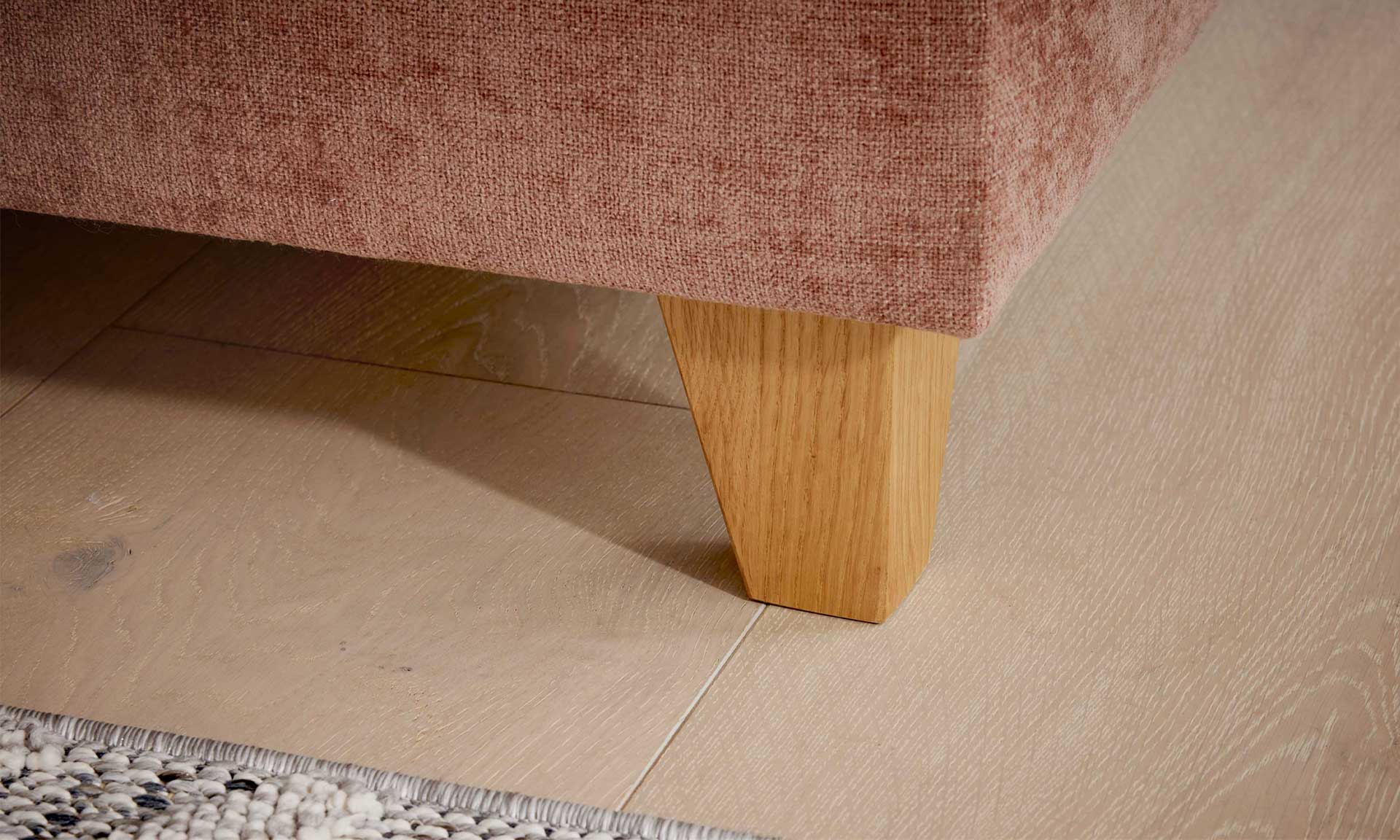 IL1420 Toni siena Boxspringbett Detail Holzfuß