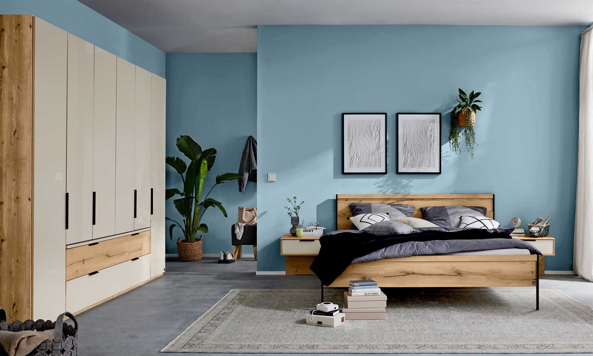 Komplettes Schlafzimmer in Beige-Grau mit heller Eiche