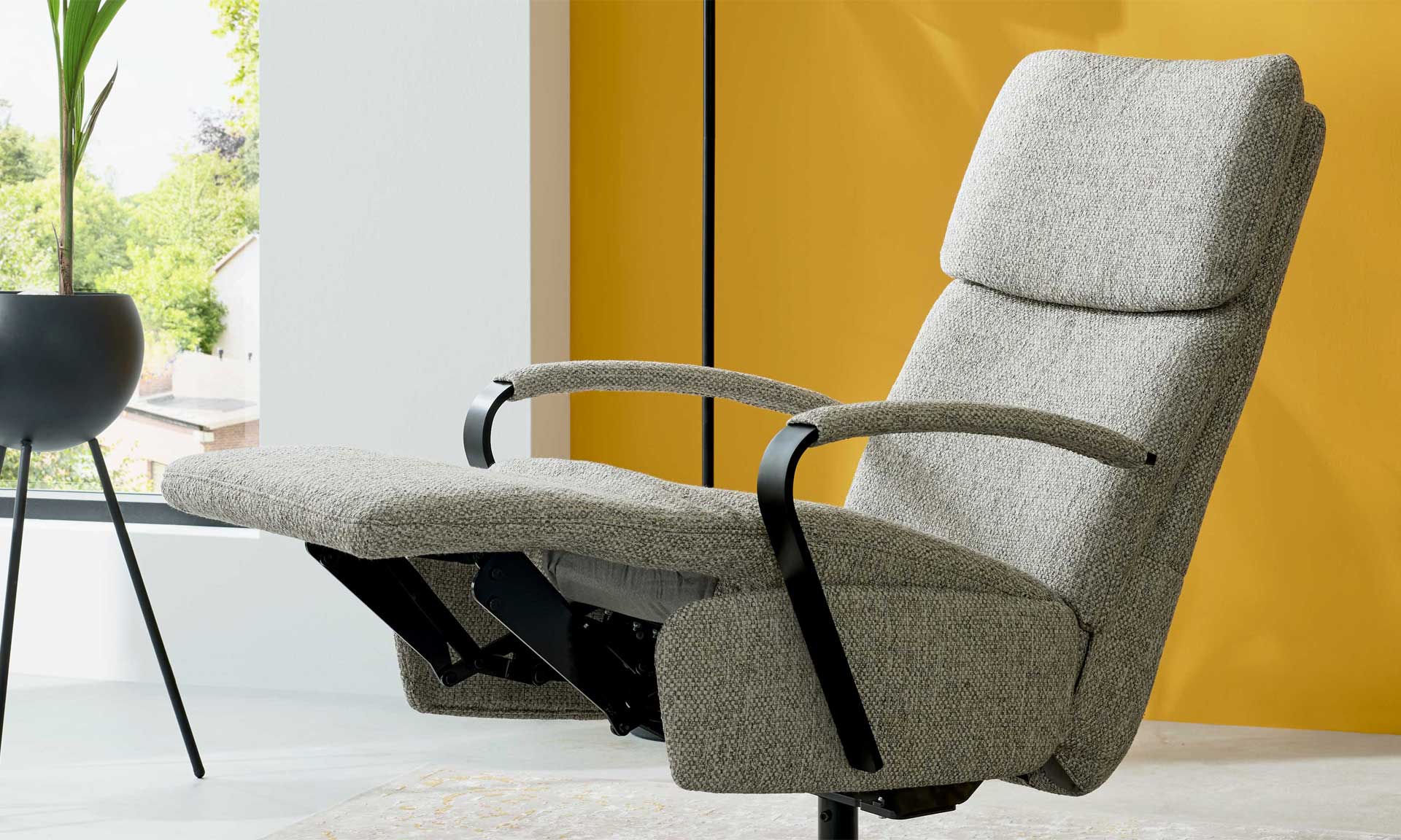 Relaxsessel in Silbergrau mit manuellen Relaxfunktionen