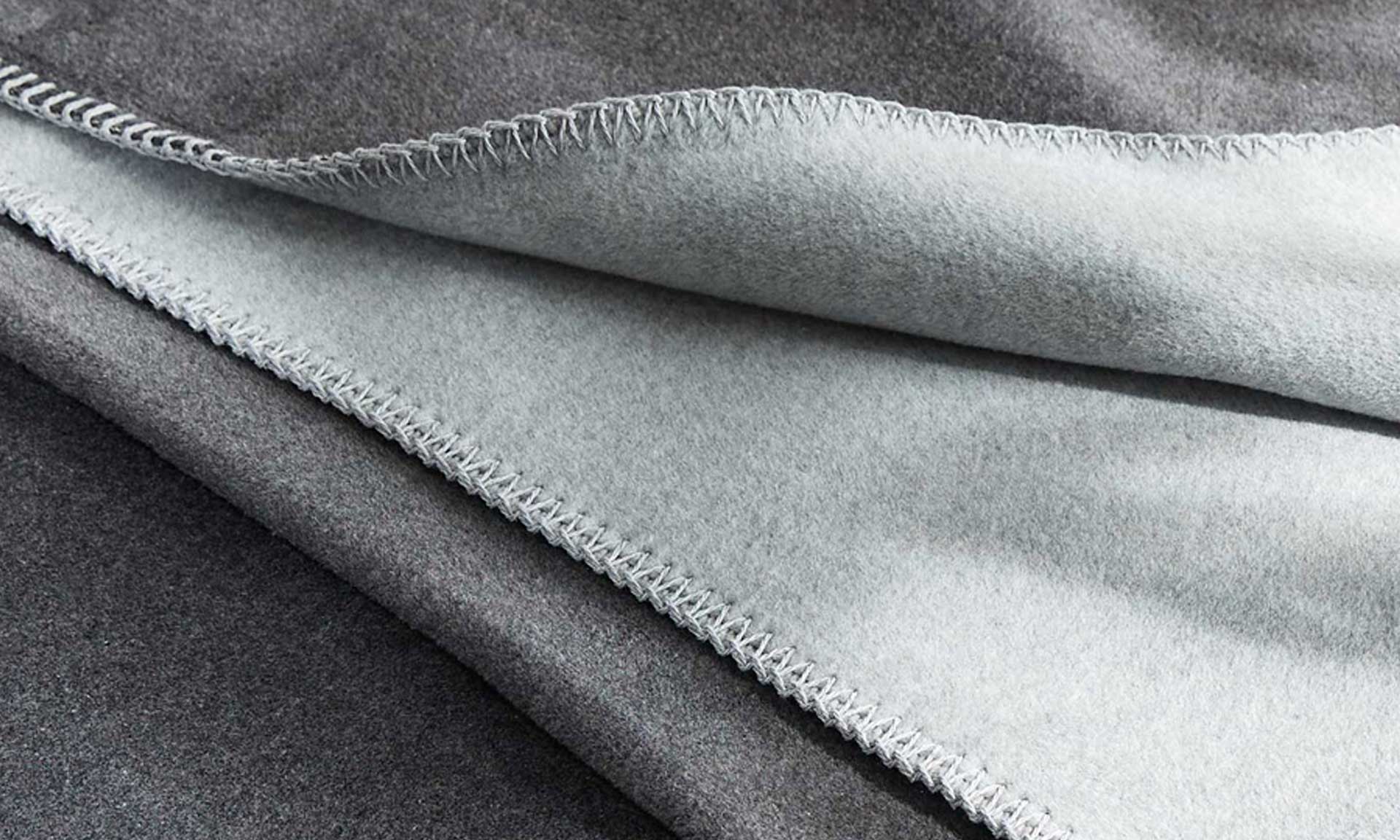 Kuscheldecke zum Wenden in Schiefer und Eisgrau