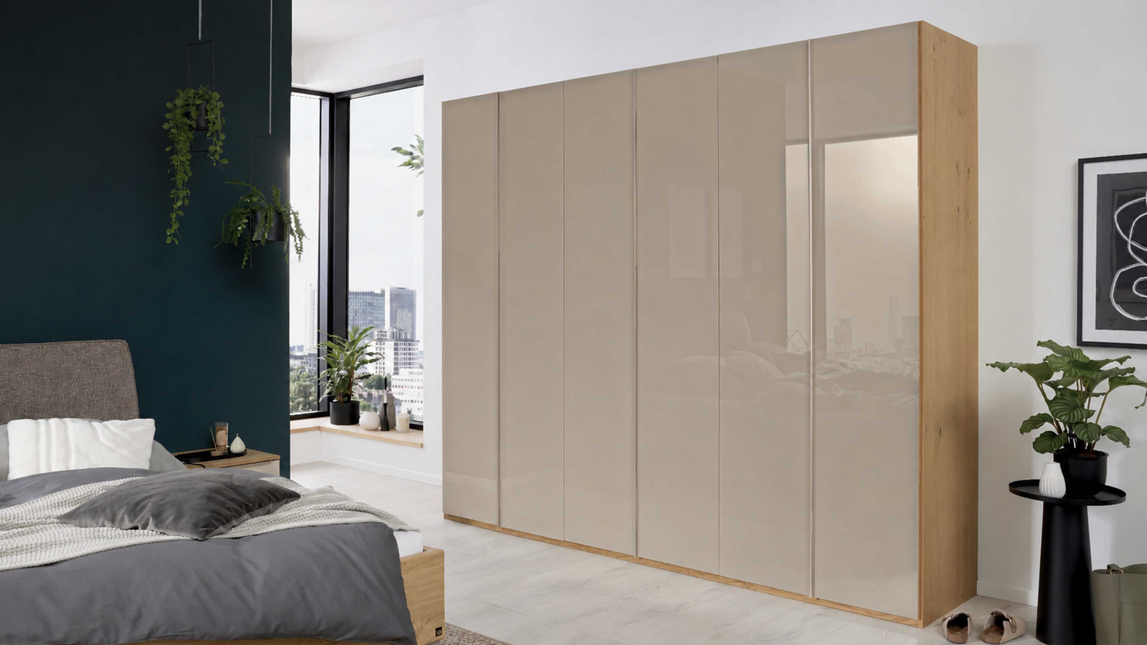 Drehtürenschrank mit Glasauflagen in Taupe und Korpus mit Balkeneiche-Echtholzfurnier