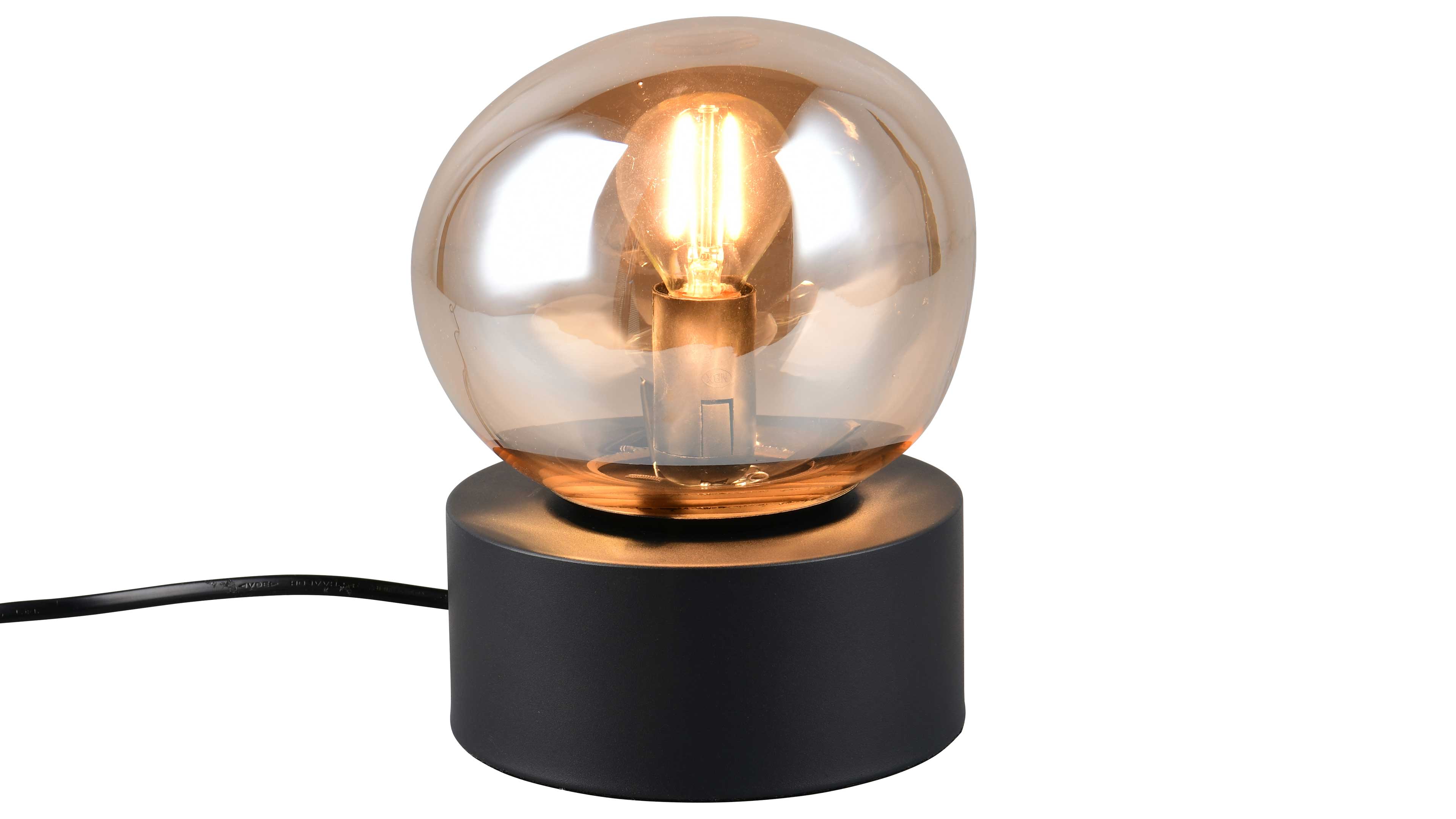 Tischlampe mit runder bernsteinfarbener Glaskugel, sichtbarer Leuchtfadenbirne und schwarzem zylindrischem Sockel mit Kabel.