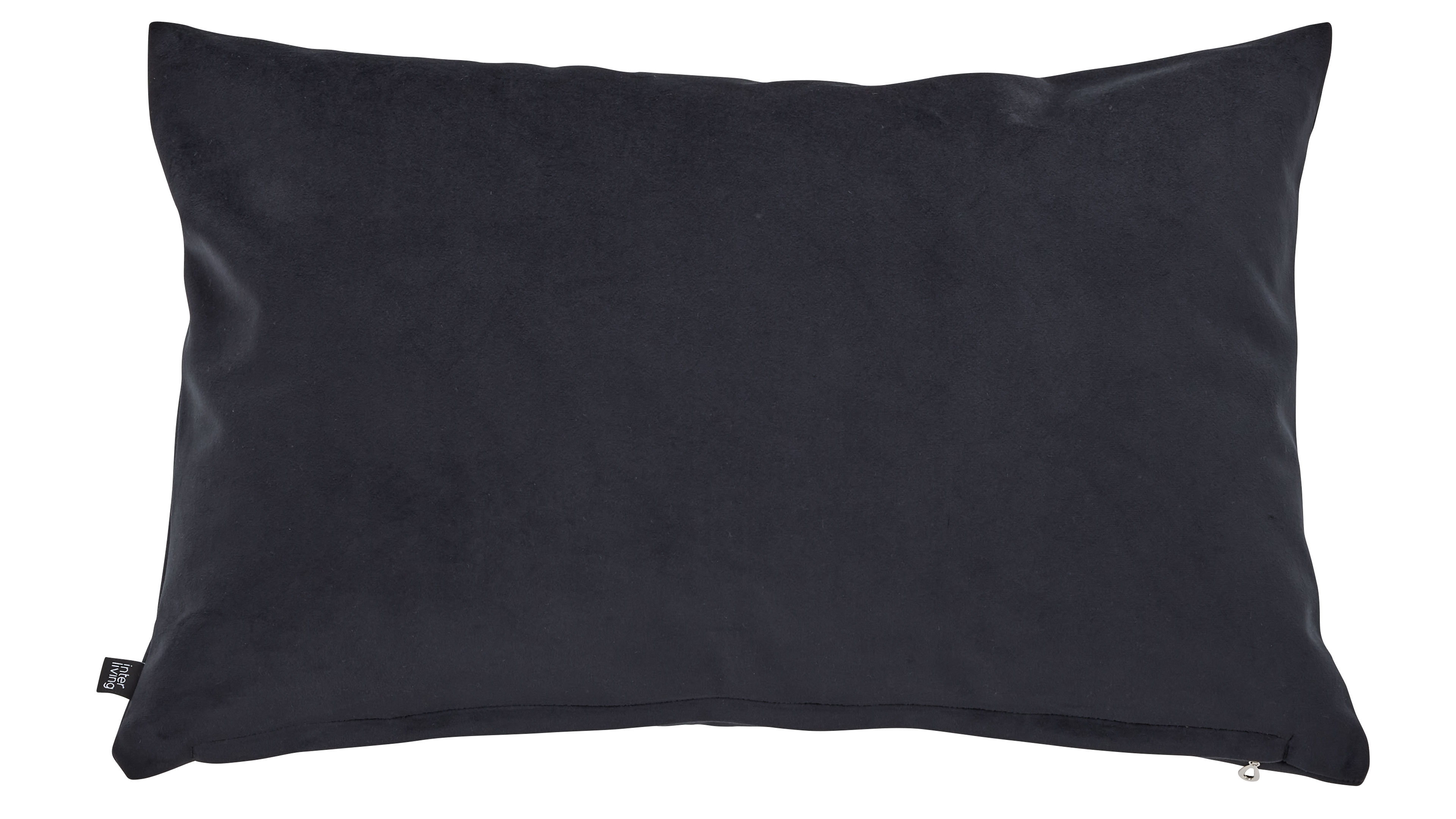 Rechteckiges dunkelblaues Kissen mit glatter Oberfläche, sichtbarem Reißverschluss unten rechts und kleinem Etikett links.