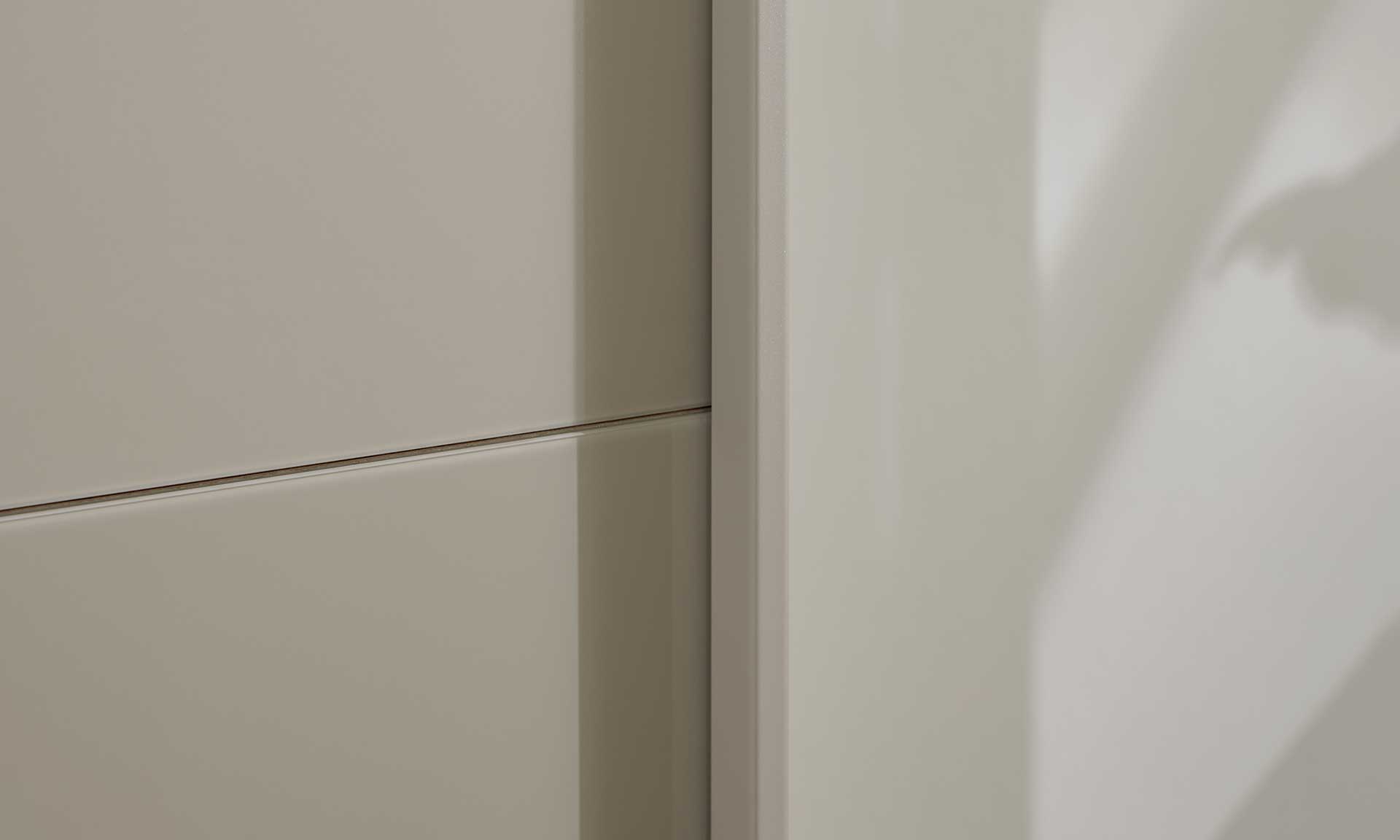 IL1211 Schwebetürenschrank Detail