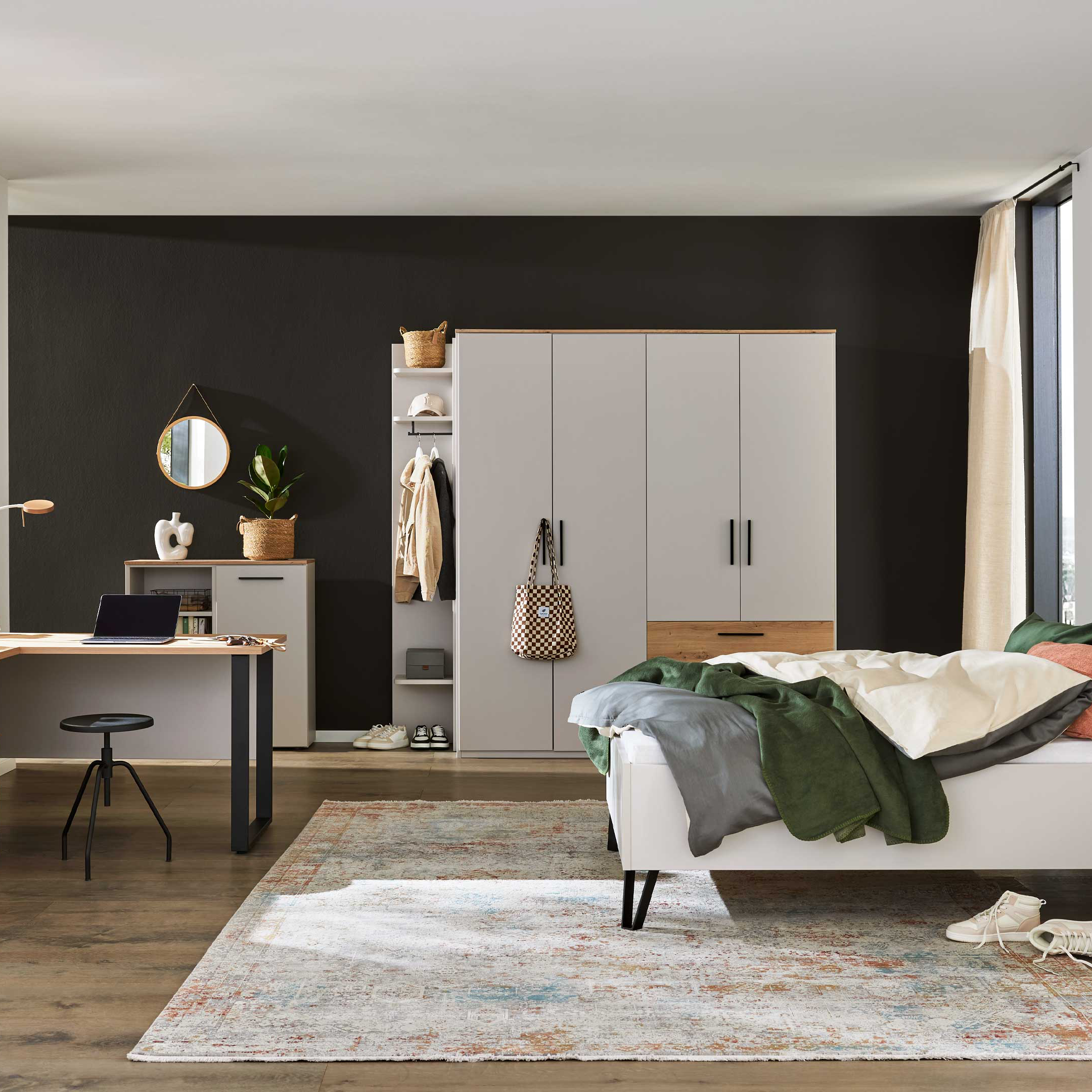Jugendzimmer in Weiß und Eiche mit Kleiderschrank, Bett, Schreibtisch und Kommode