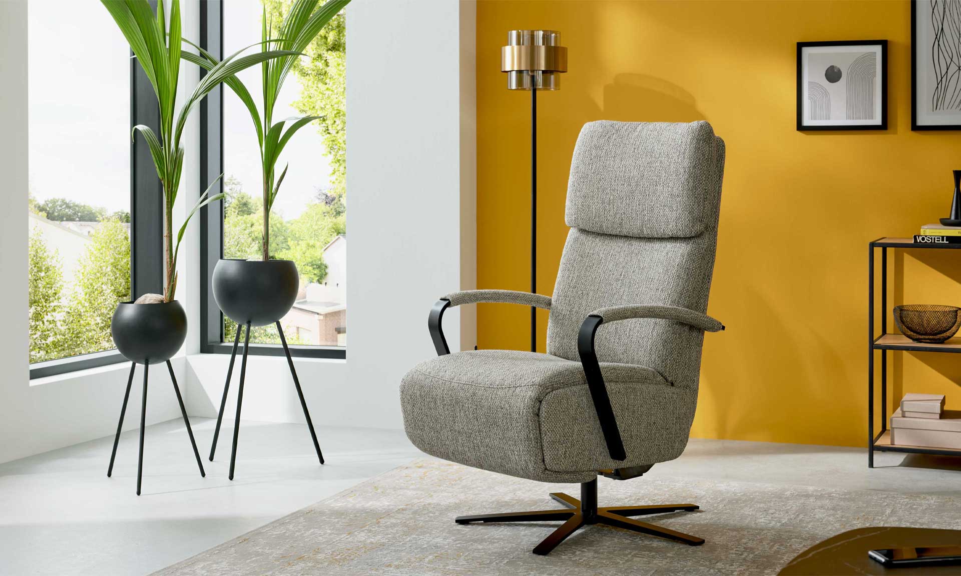 Relaxsessel in Silbergrau mit manuellen Relaxfunktionen