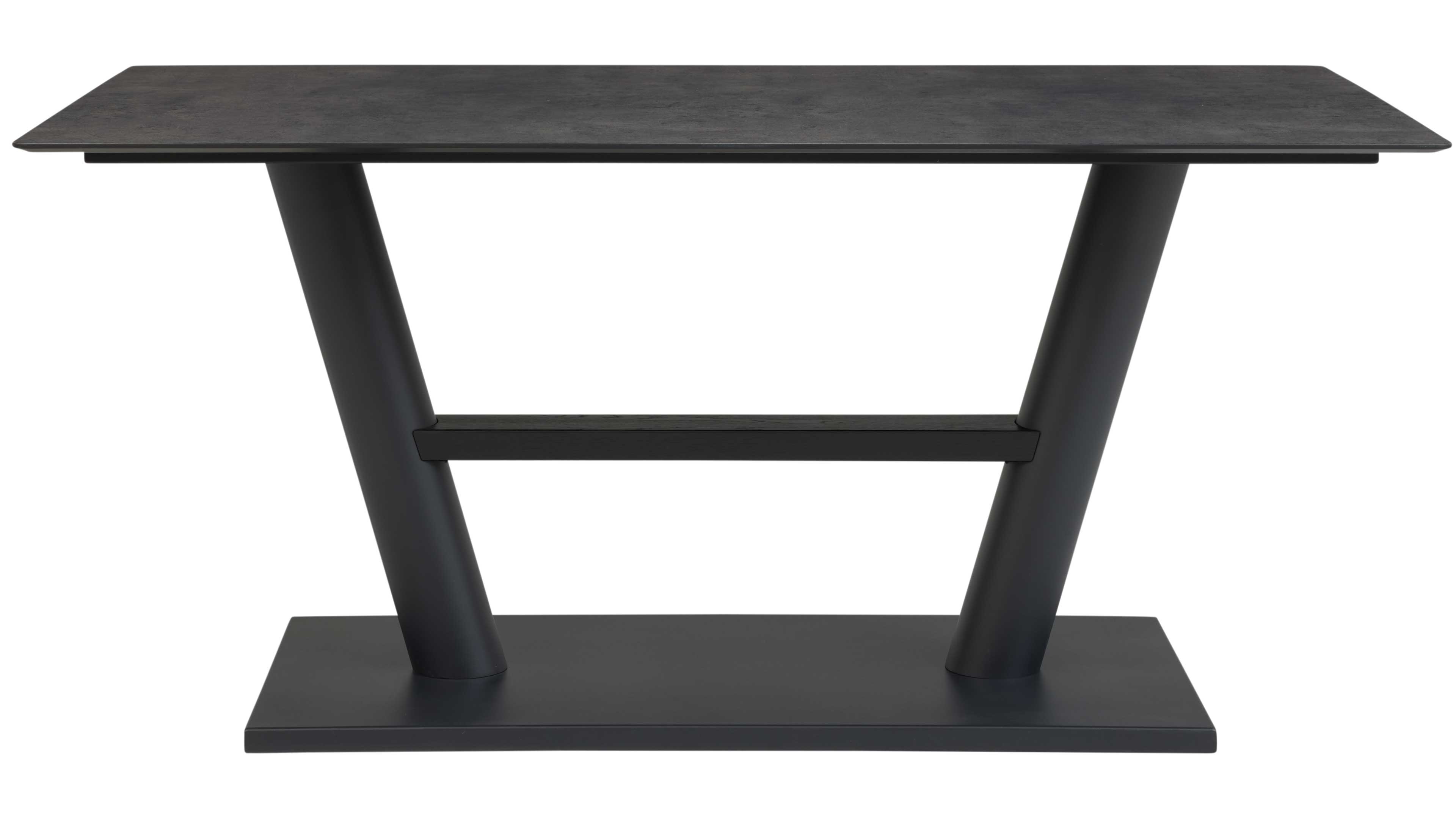 Dunkler Tisch mit flacher rechteckiger Platte, zwei schräg stehenden runden Säulen auf Basisplatte und Quertraverse.