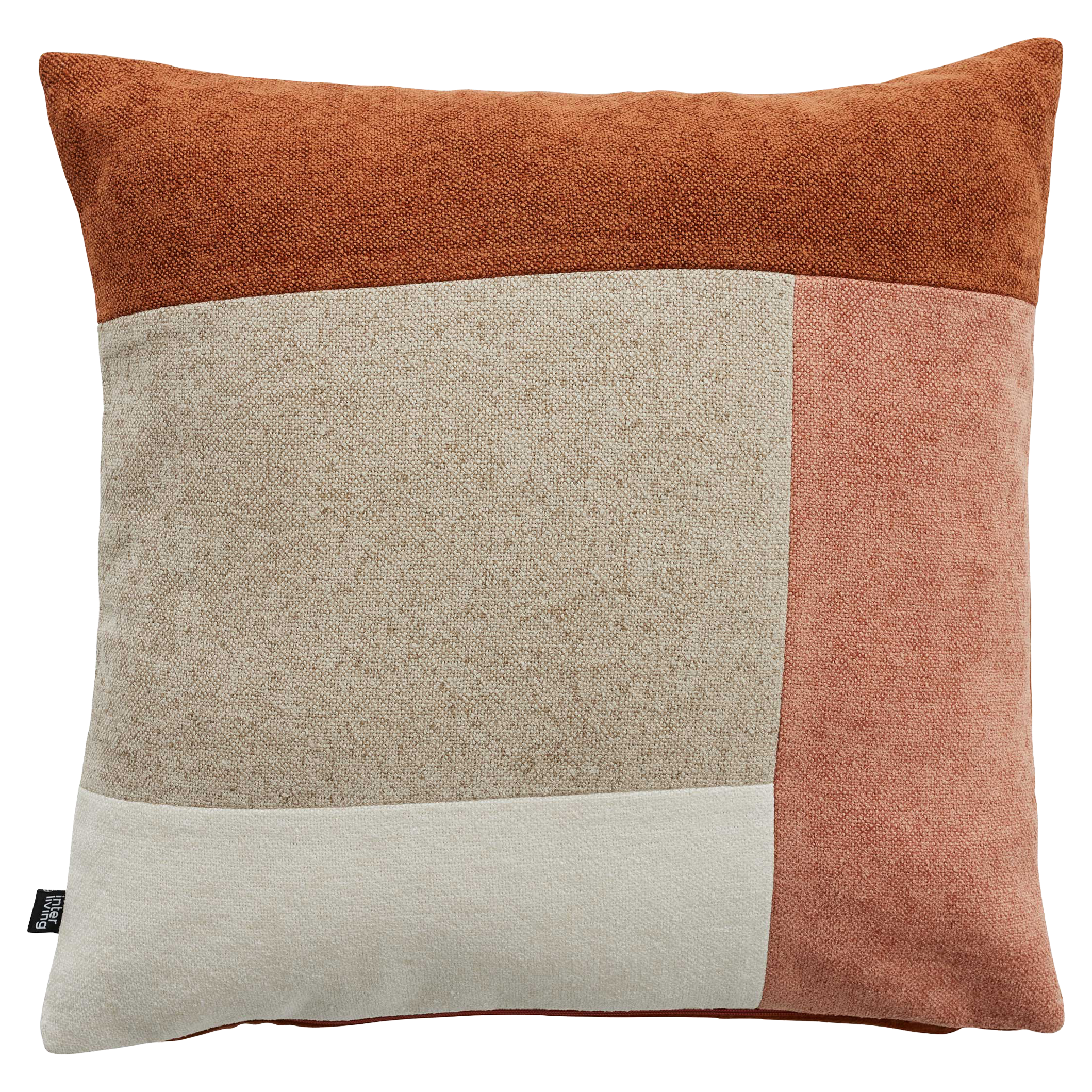 Quadratisches Kissen mit geometrischem Patchwork in rostbraun, rosé, Beige und Creme, feine Gewebestruktur sichtbar.
