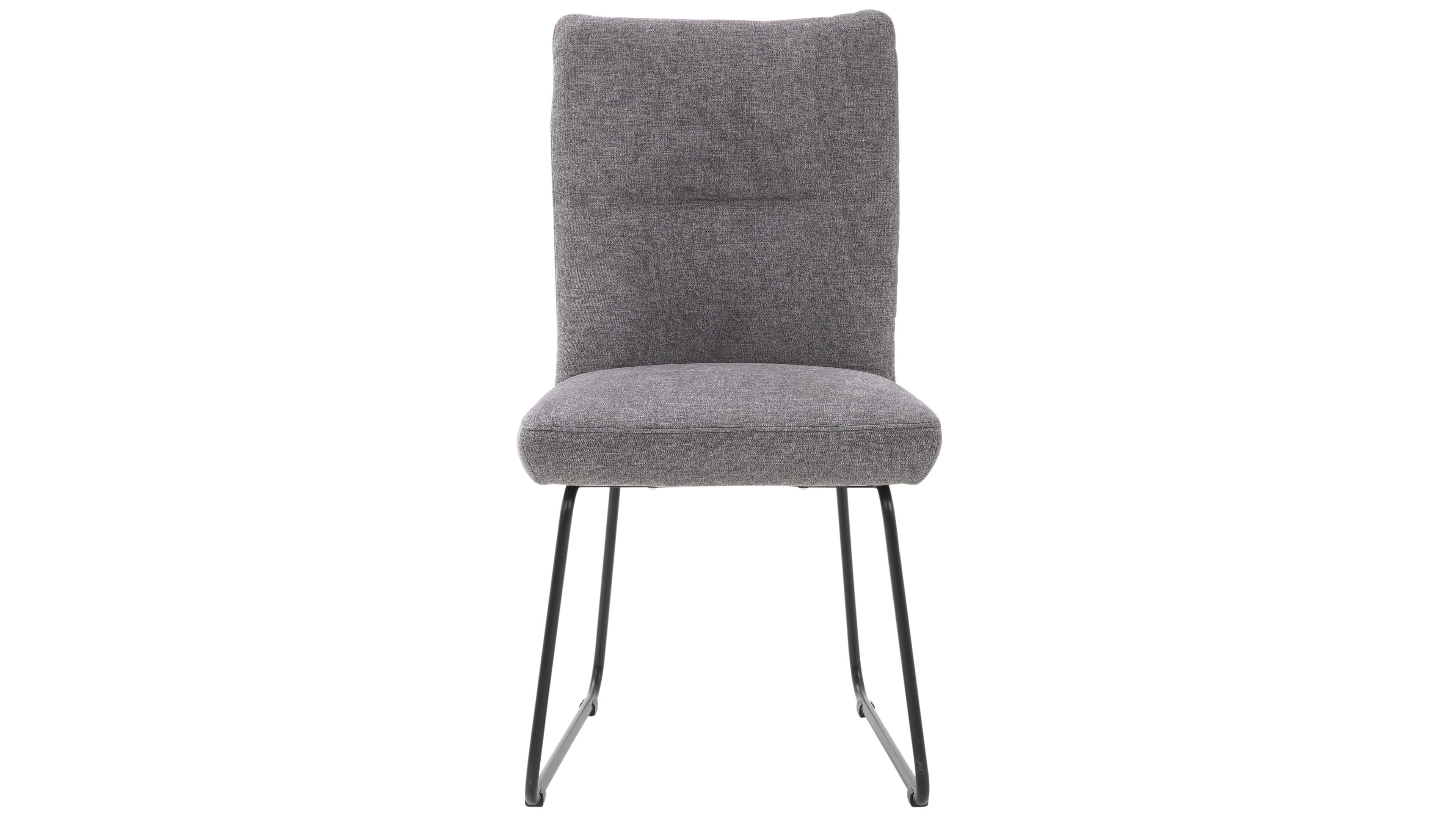 Grau gepolsterter Stuhl mit hoher Rückenlehne, abgerundetem Sitzpolster und schwarzen Metallkufenbeinen.