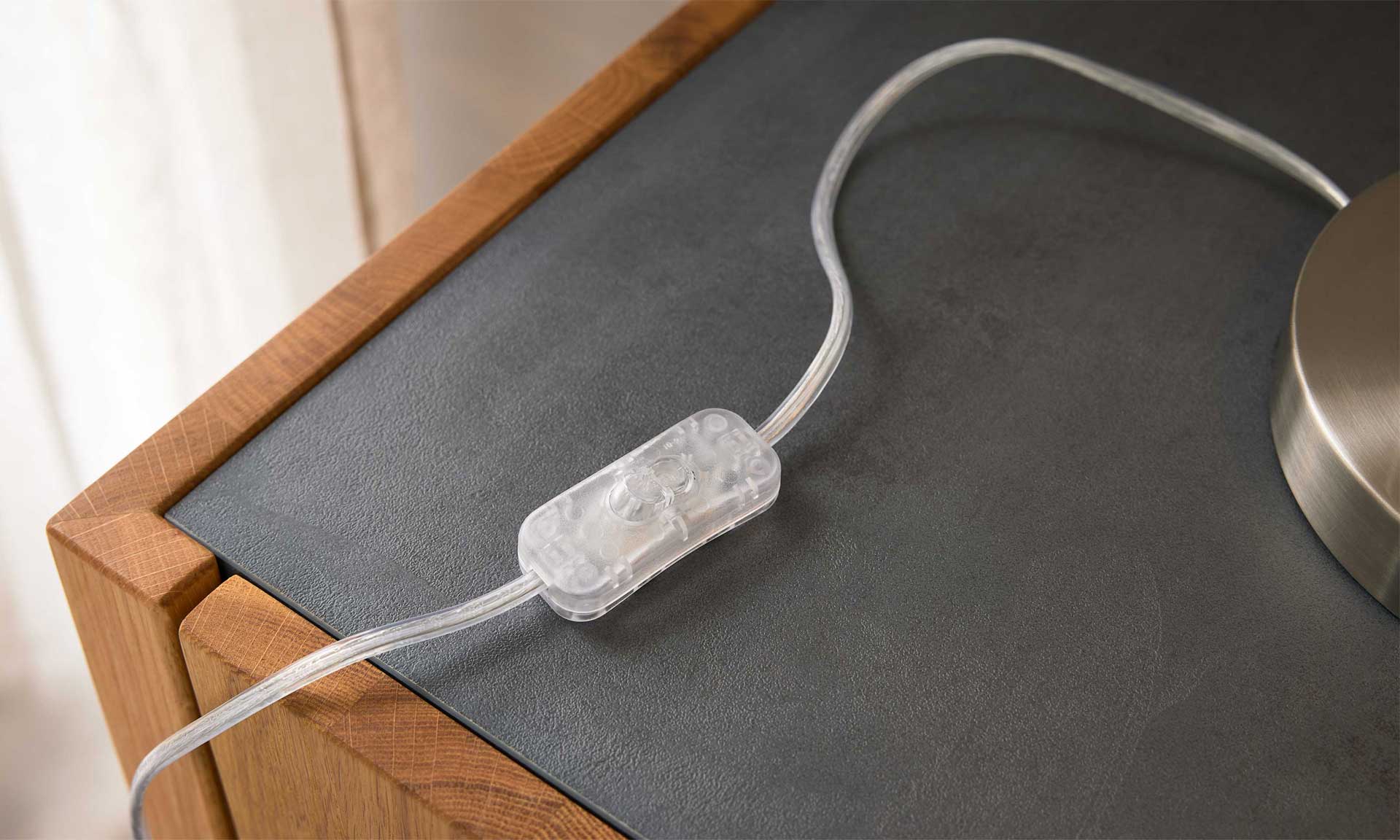 Tischlampe mit Mattglas und nickelfarbenem Metall