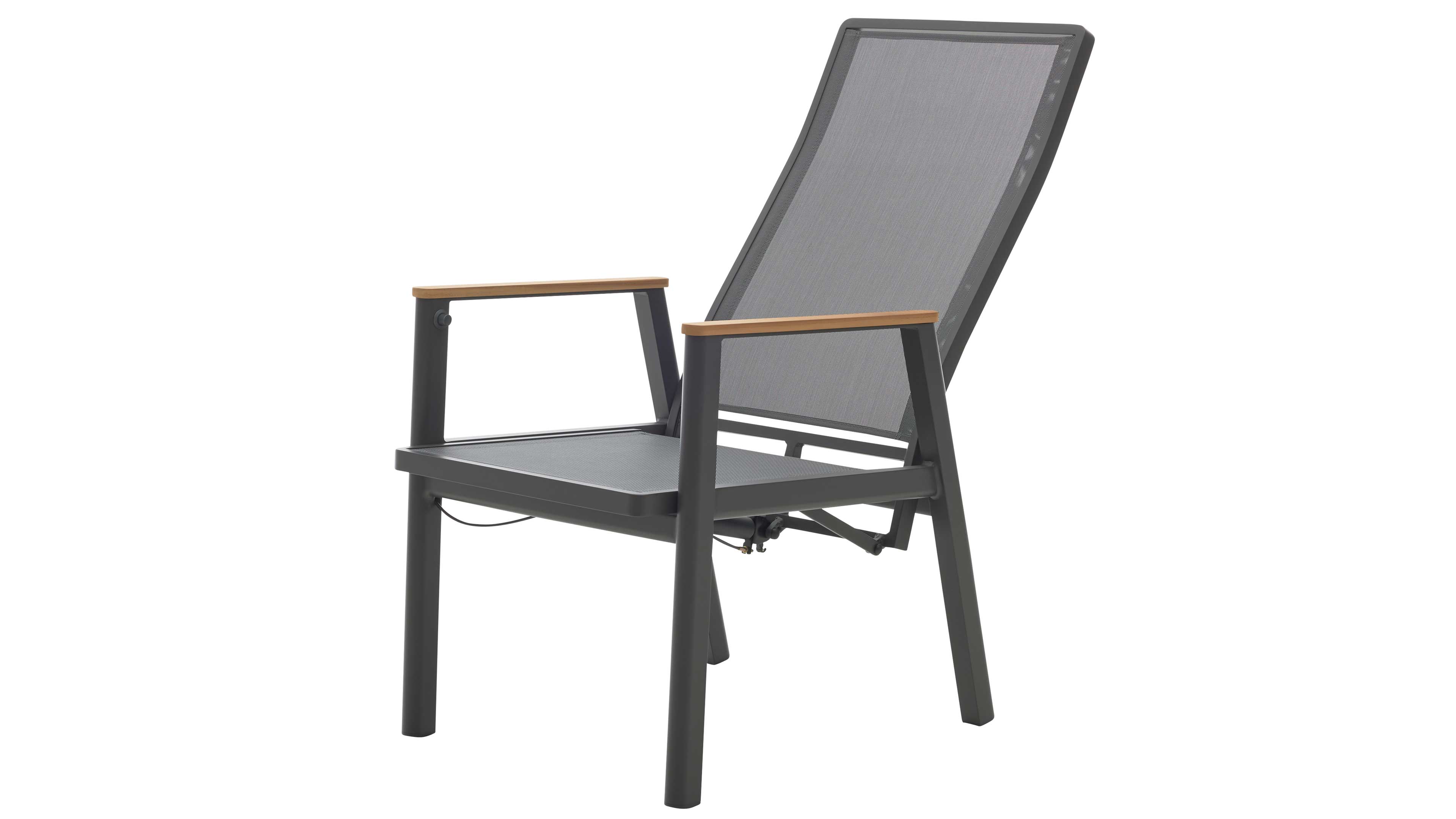 Grauer Stuhl mit Netzbespannung an Sitz und Rücken, Holzauflagen auf den Armlehnen und sichtbarem Kippmechanismus.