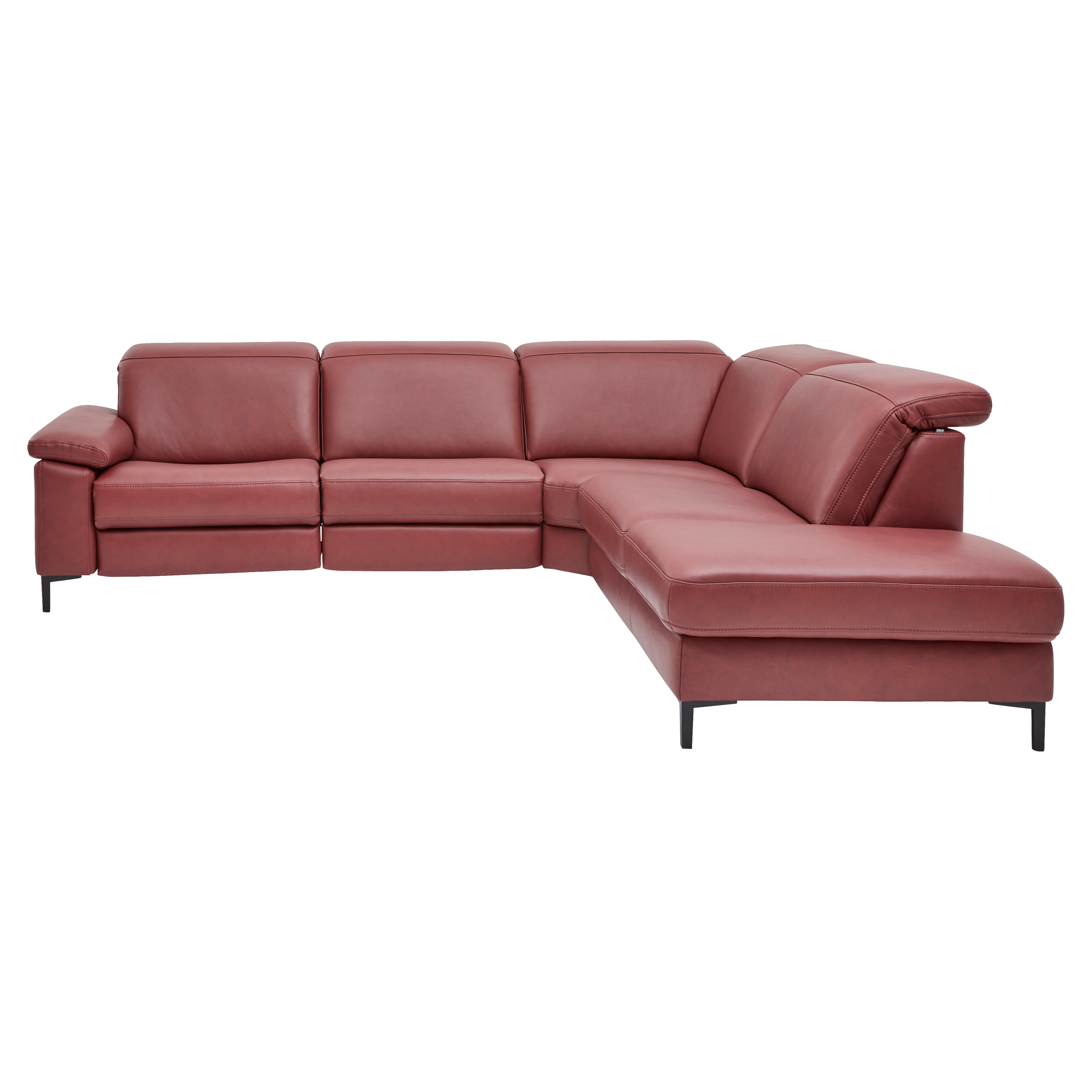 Rote Leder-Eckcouch mit rechter Liegefläche, breiten Sitzflächen, sichtbaren Nähten, verstellbarem Kopfteil rechts und schwarzen Metallfüßen.