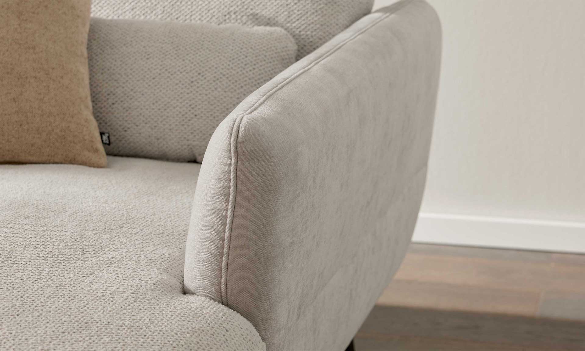 Wohnlandschaft in U-Form mit Stoffkombination in Ecru und Silber