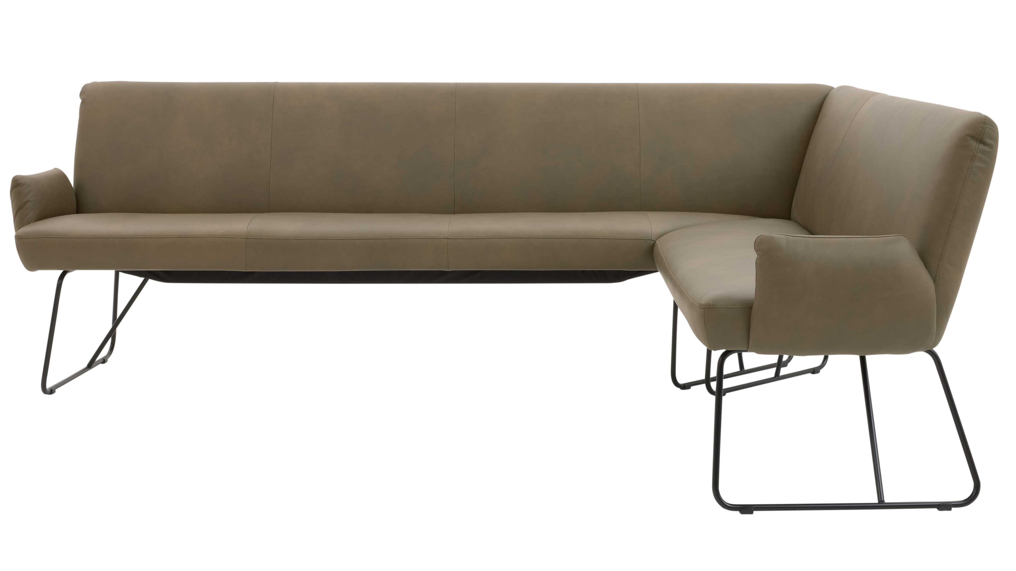 Eckbank mit olivebraun gepolsterter Sitz- und Rückenfläche, niedrigen Armlehnen und schwarzen Metallkufen.