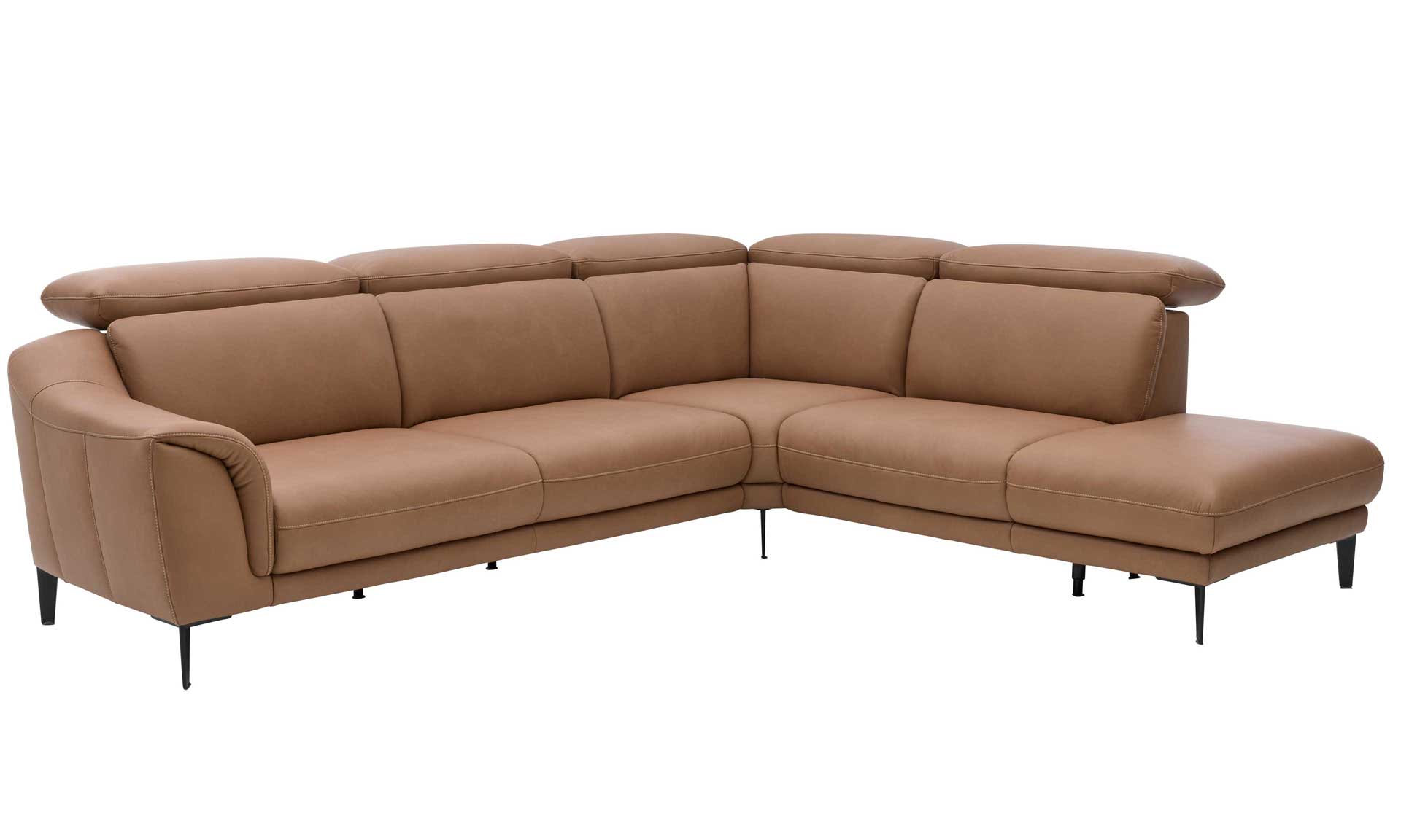 Leder-Ecksofa in Haselnussbraun, mit schwarzen Metallfüßen