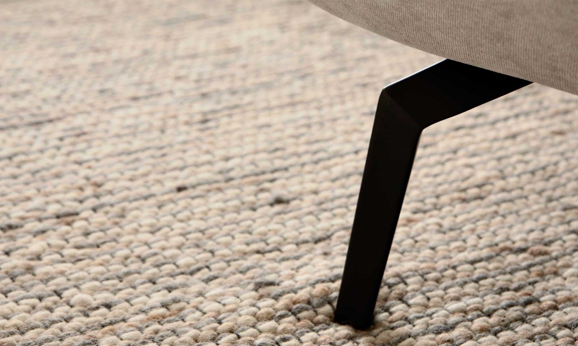 Wohnlandschaft in U-Form mit Stoffkombination in Ecru und Silber