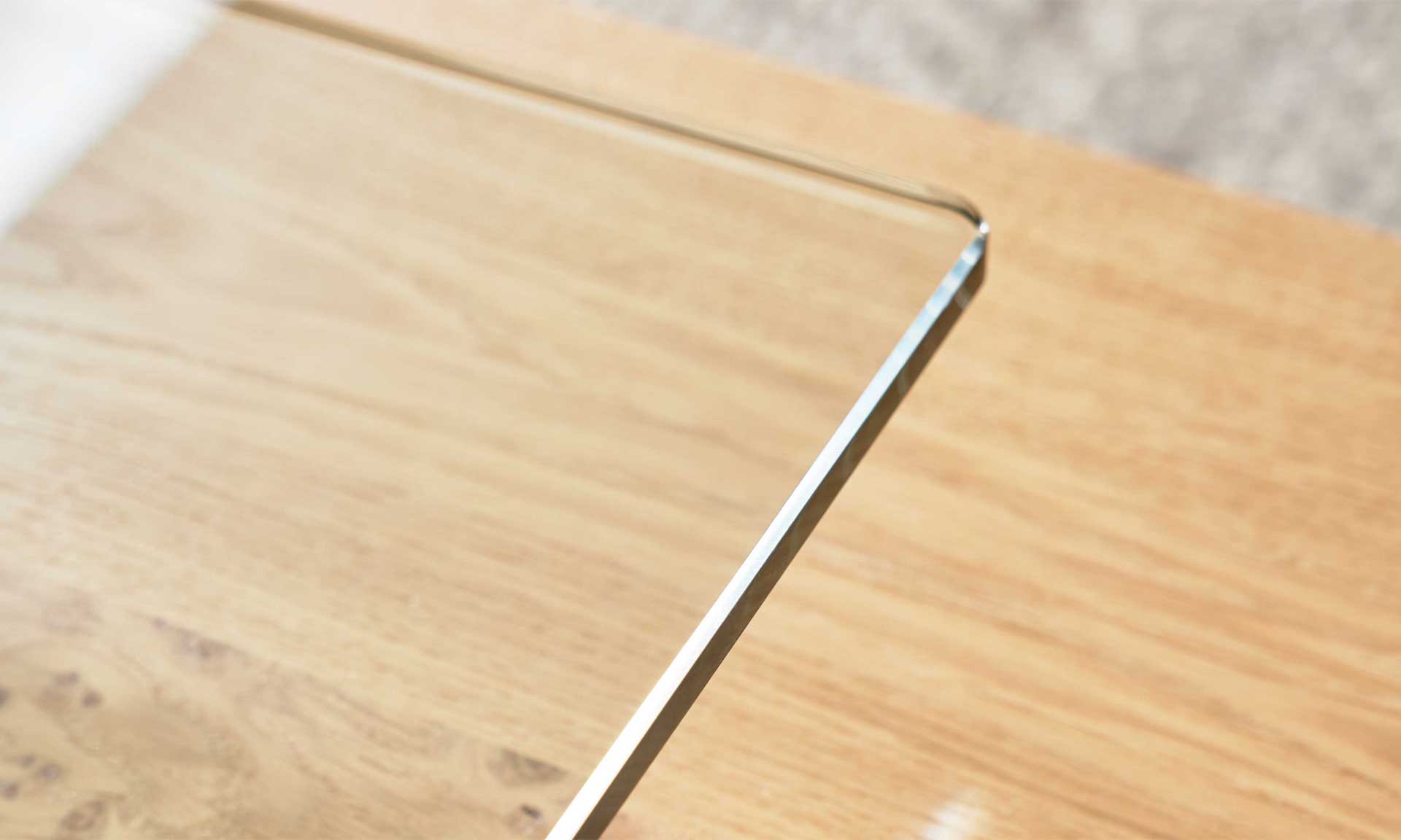 Couchtisch mit Eichefurnier und drehbarer Glasplatte