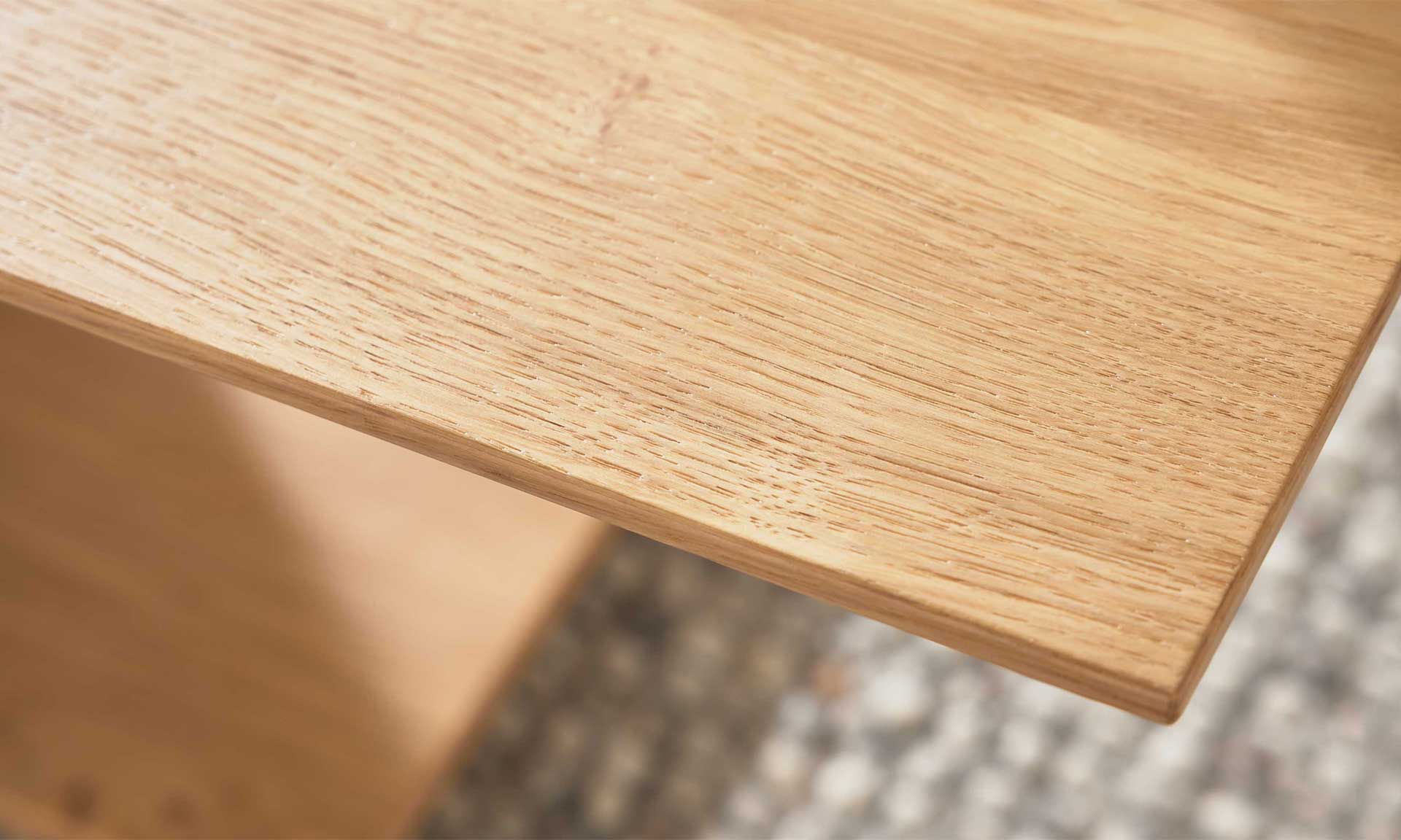 Couchtisch mit Eichefurnier und drehbarer Glasplatte