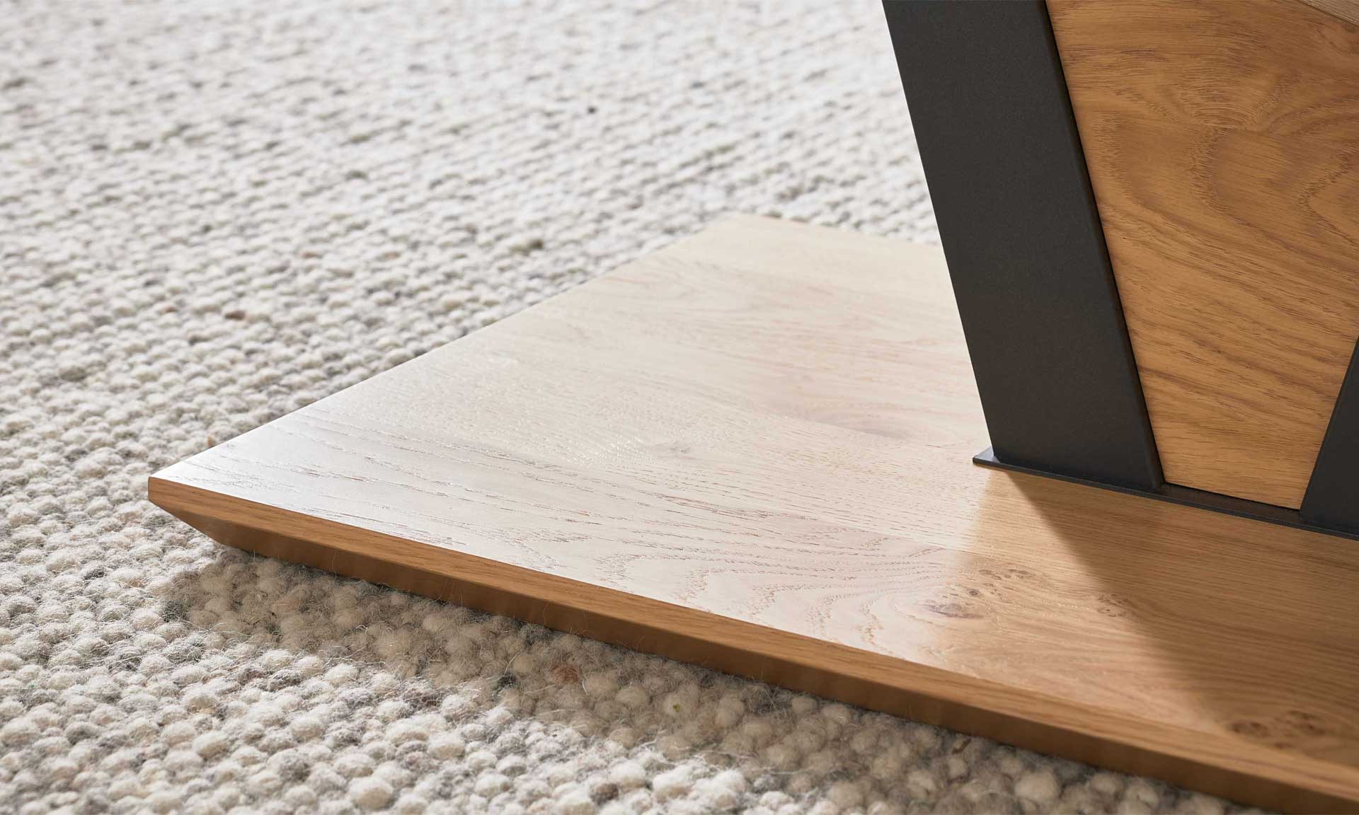 Couchtisch mit Eichefurnier und drehbarer Glasplatte