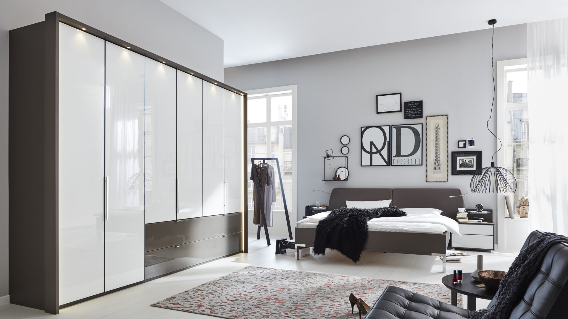 Komplettzimmer Wiemann oeseder | il aus Holz in Weiß Interliving Schlafzimmer Serie 1006 – Schlafzimmerkombination alpinweiße & havannafarbene Kunststoffoberflächen – vierteilig