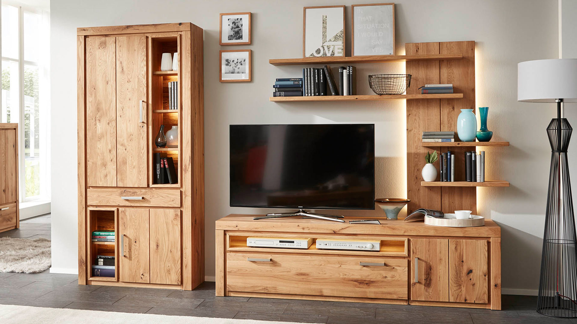 Wohnwand Decker | il aus Holz in Holzfarben Interliving Wohnzimmer Serie 2003 – Wohnkombination mit Beleuchtung geölte Asteiche – dreiteilig, Breite ca. 308 cm