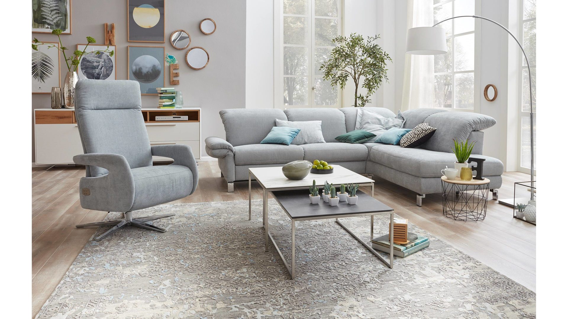 Ecksofa 3c candy | il aus Stoff in Blau Interliving Sofa Serie 4101 – Eckkombination 8881 lichtblau Bezug Yelda light blue & Metallfüße – Stellfläche ca. 283 x 221 cm