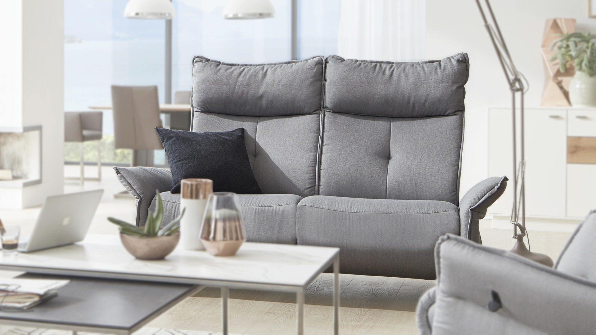 Zweisitzer Himolla | il aus Kunstfaser in Grau Interliving Sofa Serie 4200 – 2,5-Sitzer mit RelaxAssist hellgrauer Bezug Q2 Struktur Coast – Länge ca. 182 cm