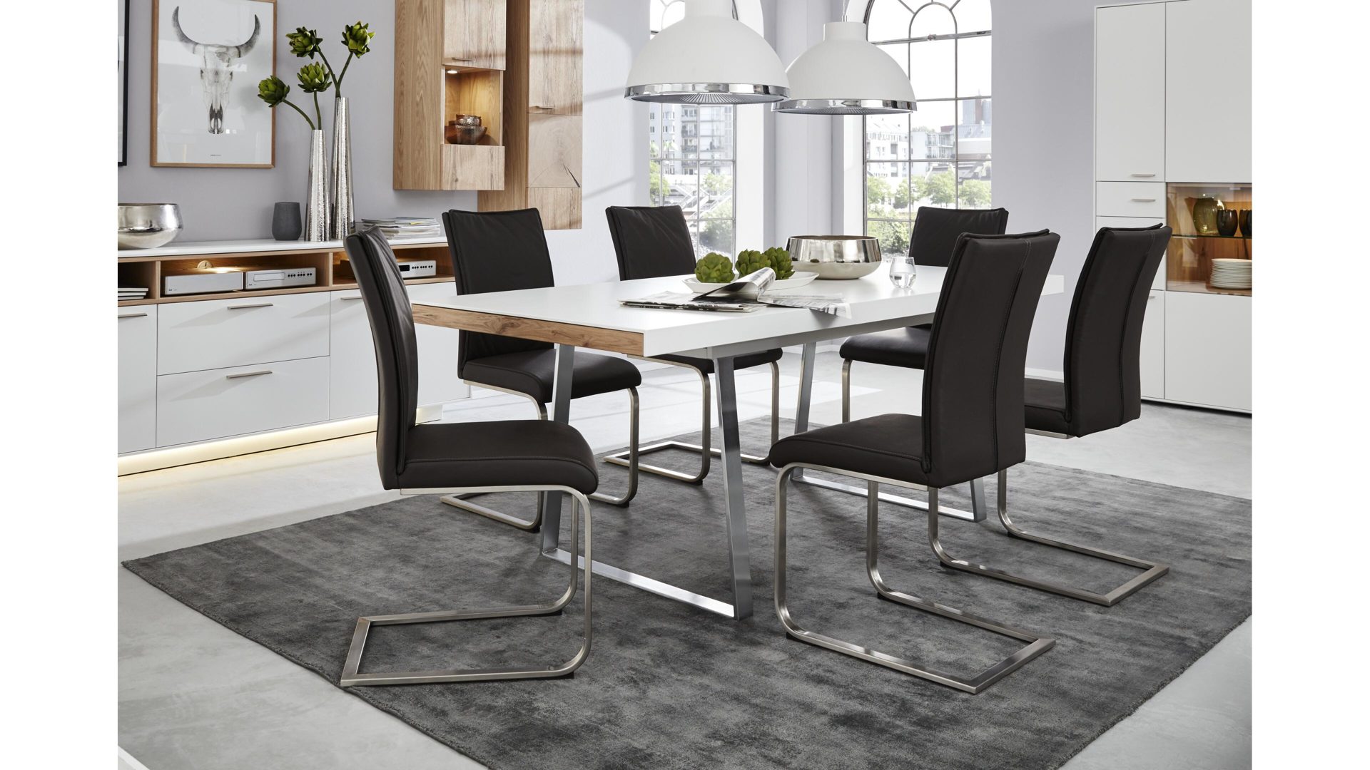 Auszugtisch Die hausmarke | il aus Holz in Weiß Interliving Wohnzimmer Serie 2102 - Esstisch helles Asteiche-Furnier & weißer Mattlack – ca. 160 x 90 cm