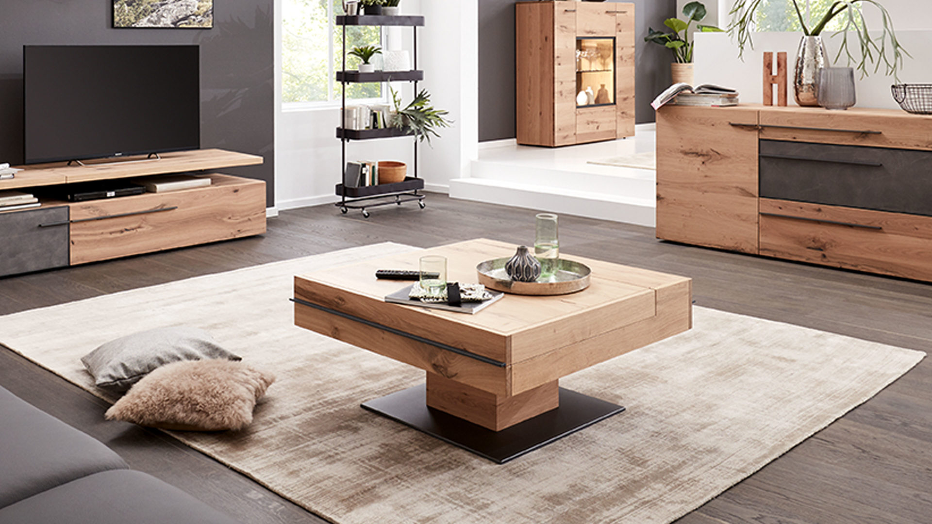 Couchtisch Voglauer | il aus Holz in Holzfarben Interliving Wohnzimmer Serie 2004 – Couchtisch Wildeiche & anthrazitfarbenes Metall – ca. 90 x 90 cm