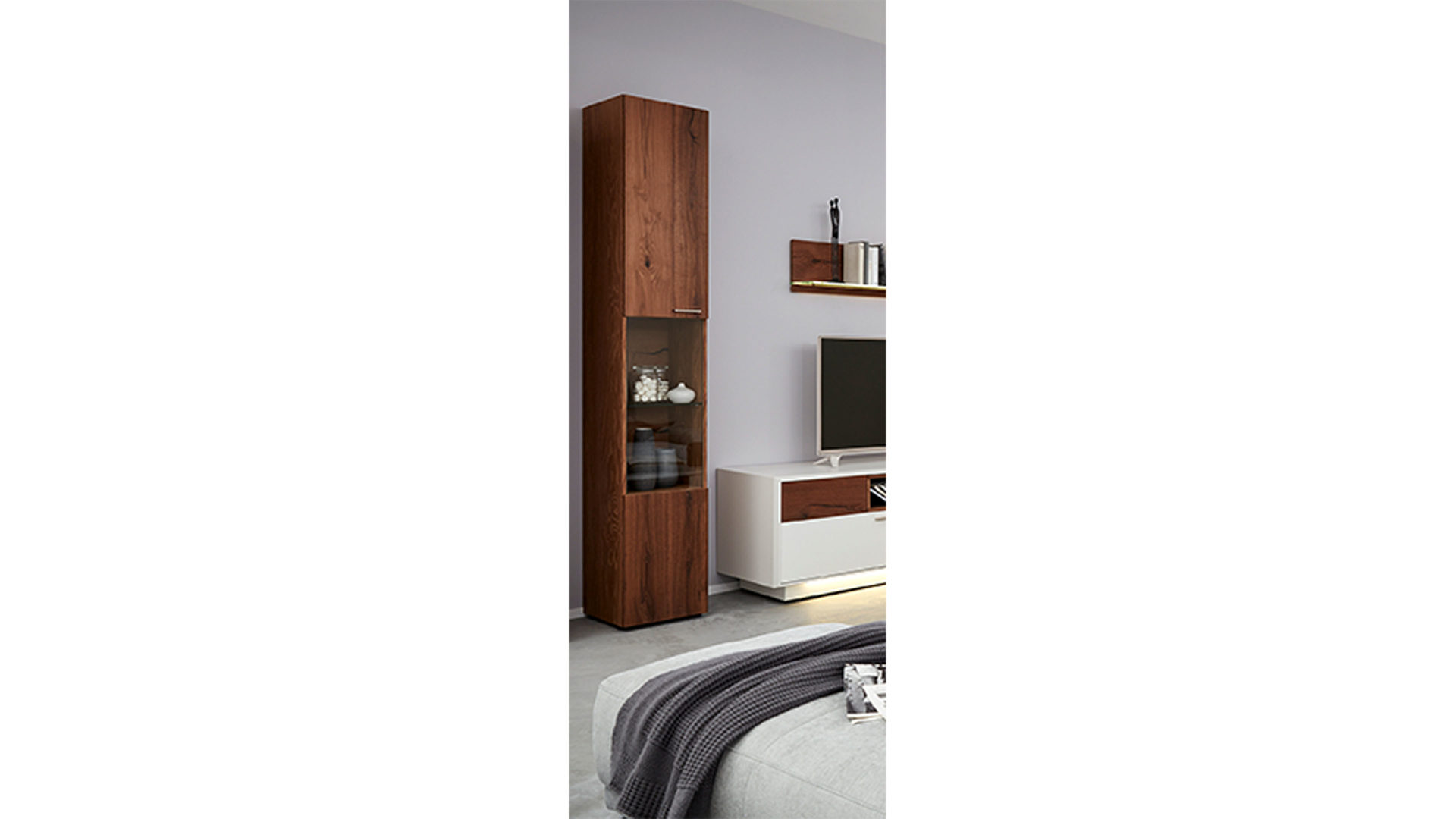 Vitrine Die hausmarke | il aus Holz in Holzfarben Interliving Wohnzimmer Serie 2102 – Vitrinenschrank 510466 dunkles Asteiche-Furnier – eine Tür mit Glaseinsatz, Höhe ca. 213 cm