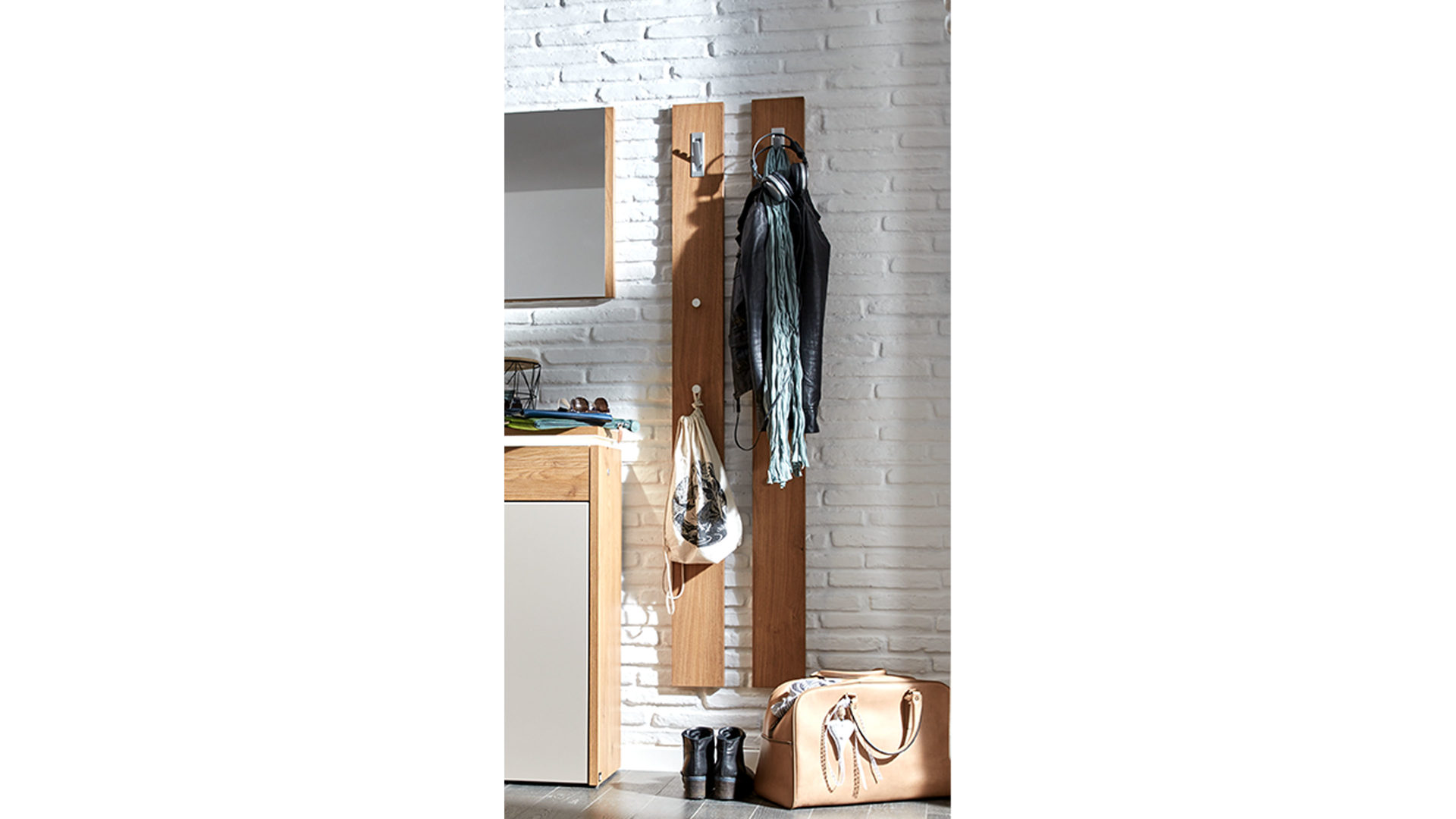 Wandgarderobe Arredokit | il aus Nachbildung in Holzfarben Interliving Garderoben Serie 6002 – Wandgarderobe eichefarbene Kunststoffoberflächen – Höhe ca. 170 cm