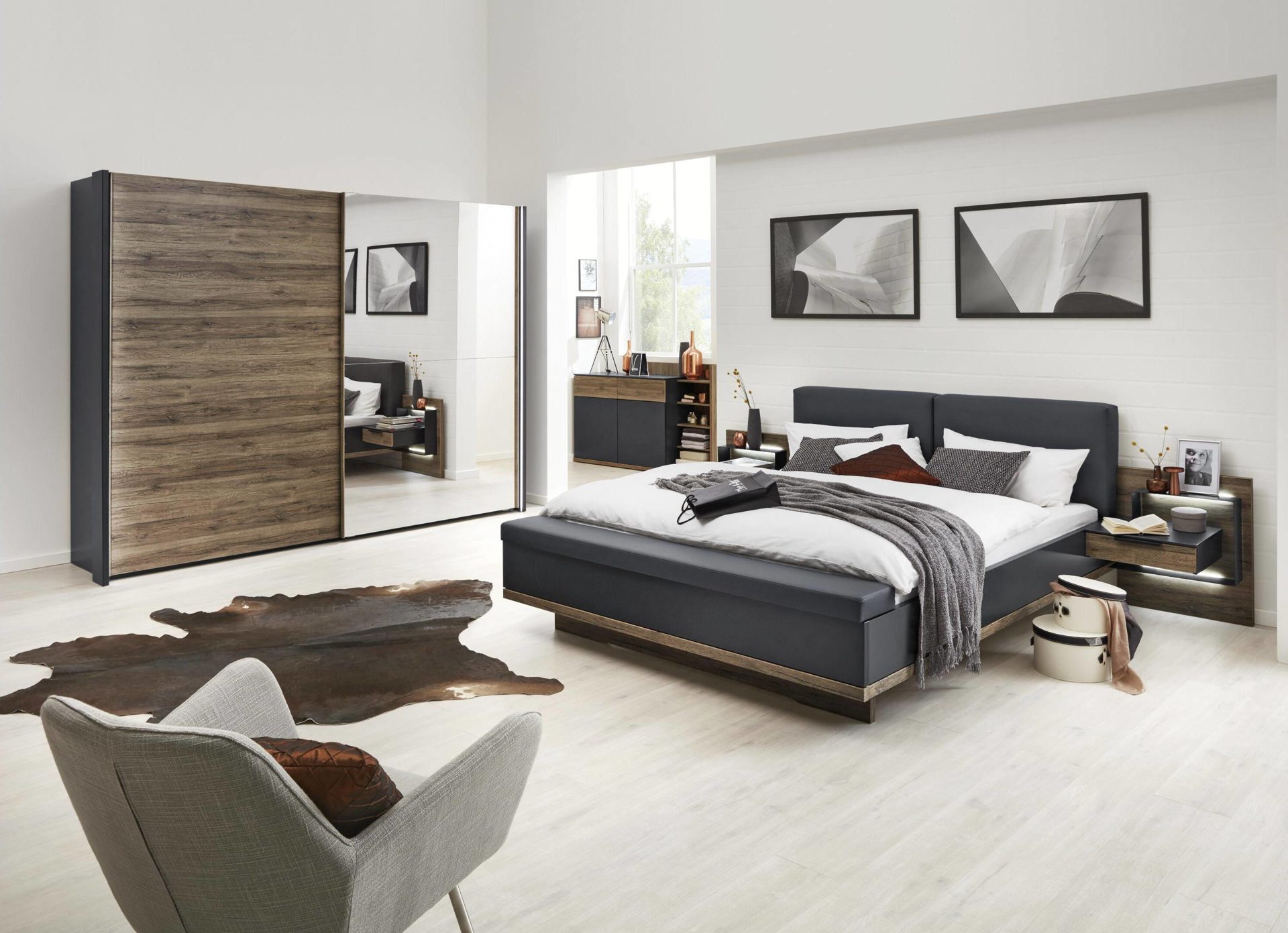 Komplettzimmer Möbelwerke mastershausen | il aus Holz in Holzfarben Interliving Schlafzimmer Serie 1007 – Schlafzimmerkombination dunkle Sanremo eichefarbene & mattschwarze Kunststoffoberflächen – vierteilig, Schwebetürenschrank